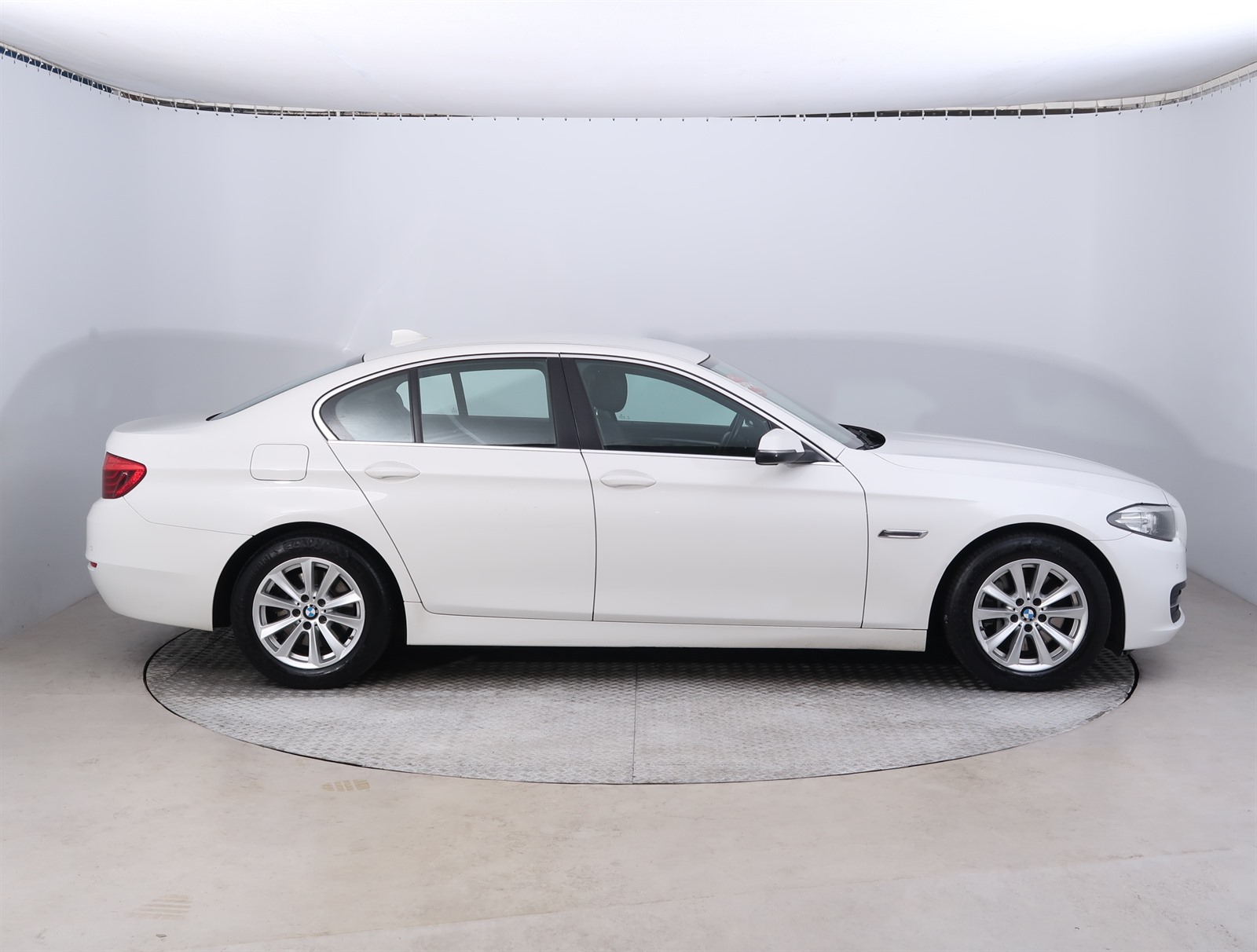 BMW Řada 5, 2014 - pohled č. 8