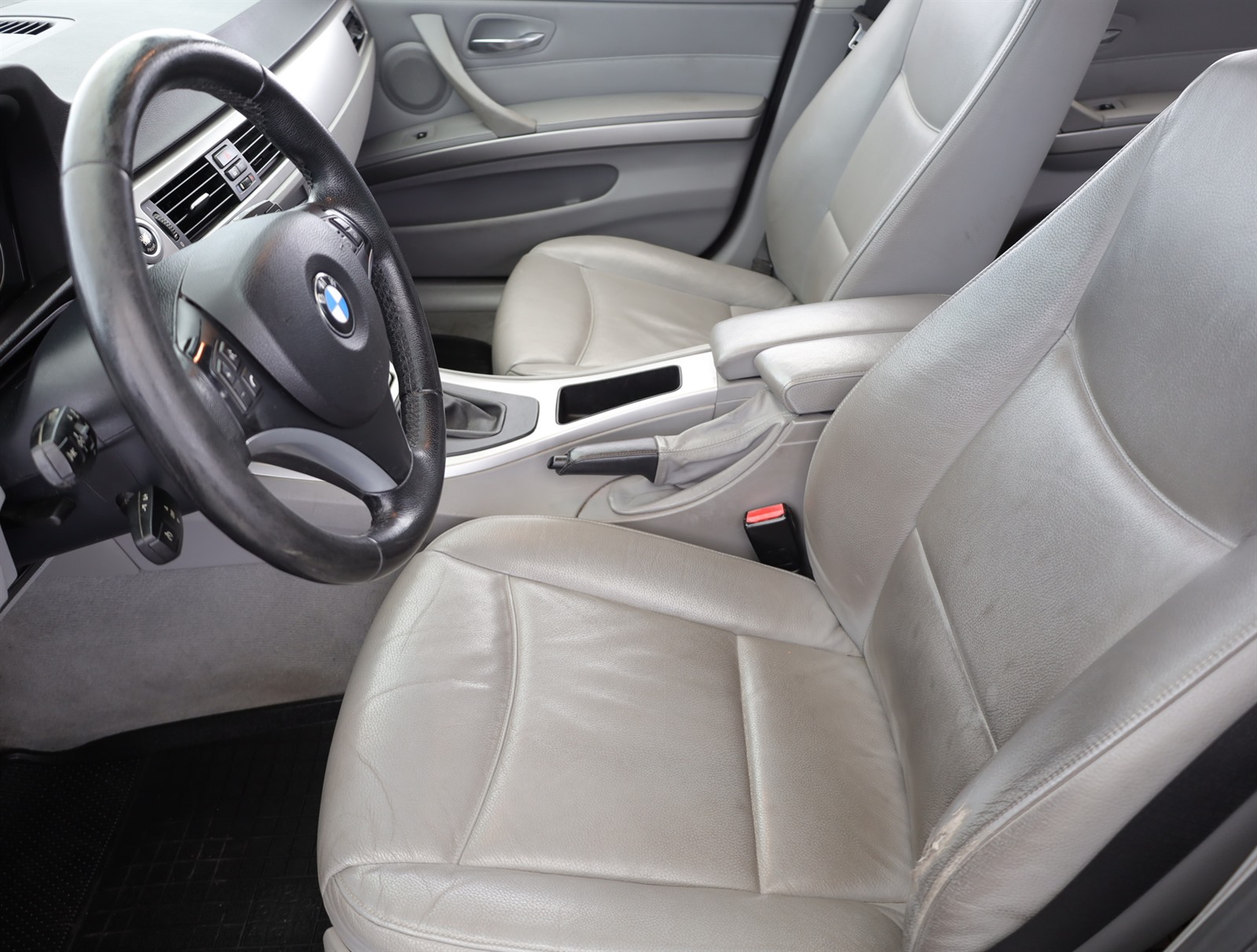 BMW Řada 3, 2008 - pohled č. 13