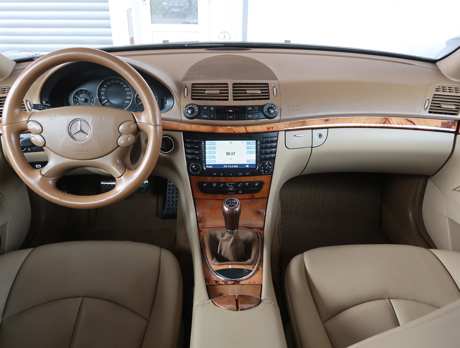 Mercedes-Benz E, 2007 - pohled č. 10