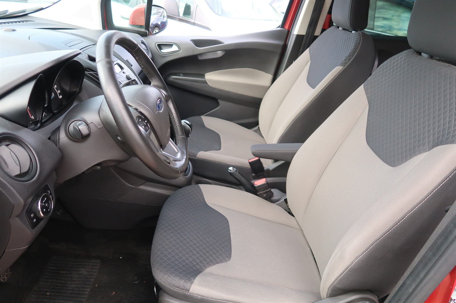 Ford Tourneo Courier, 2016 - pohled č. 16