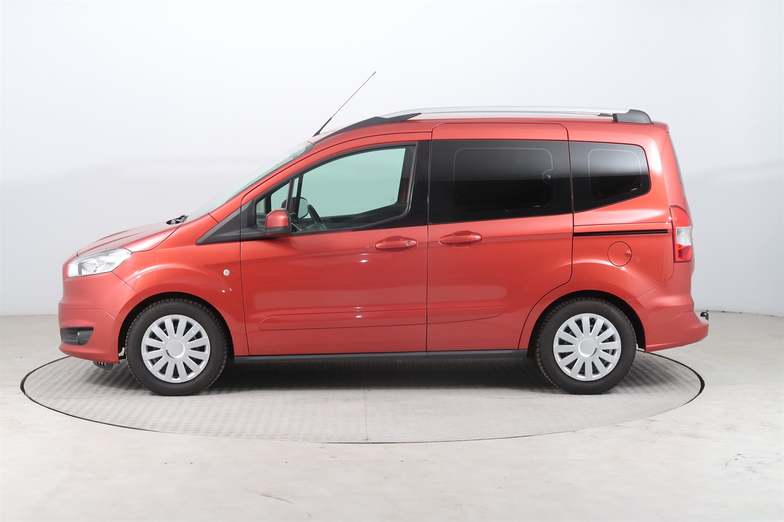 Ford Tourneo Courier, 2016 - pohled č. 4