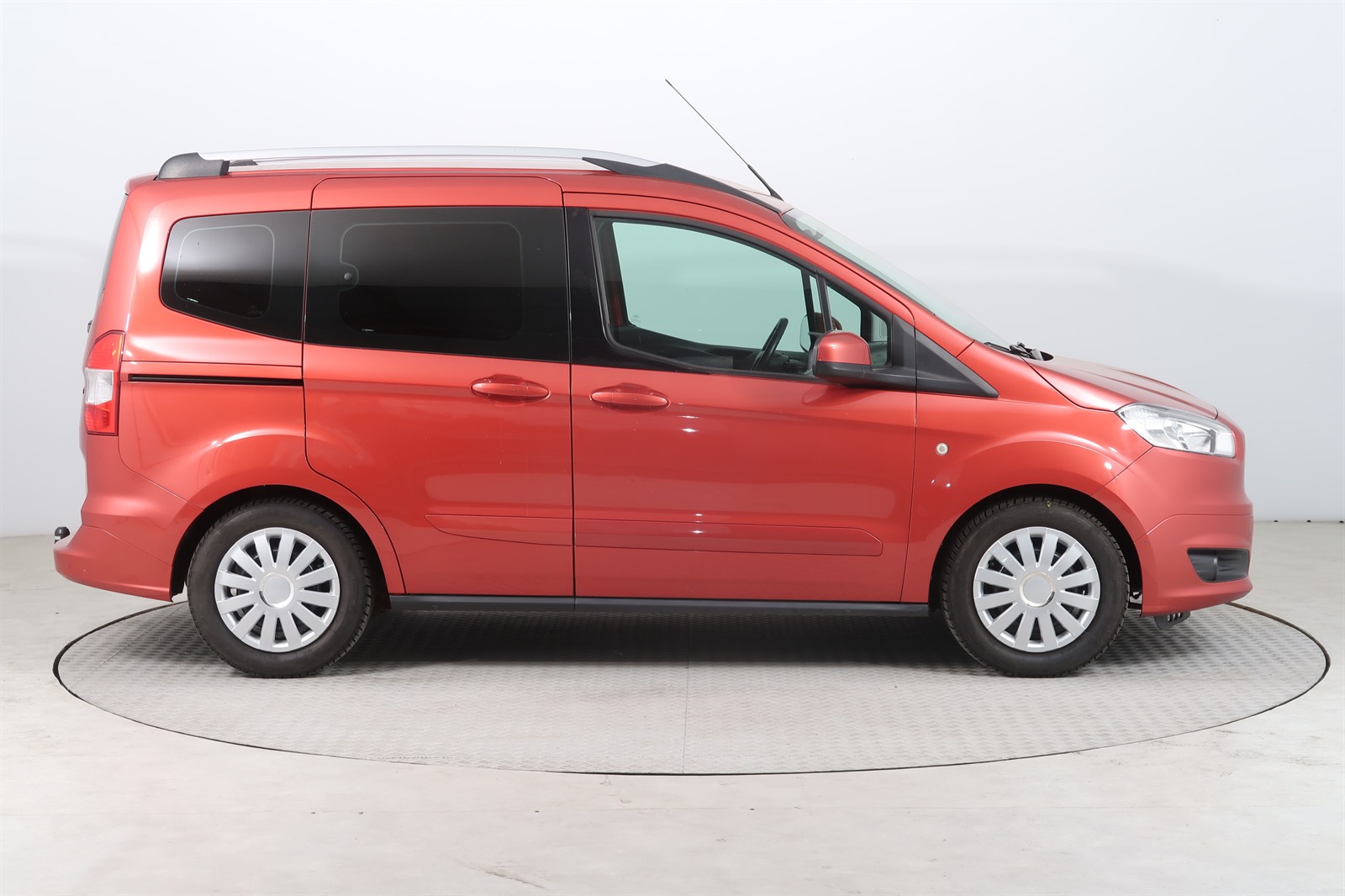 Ford Tourneo Courier, 2016 - pohled č. 8