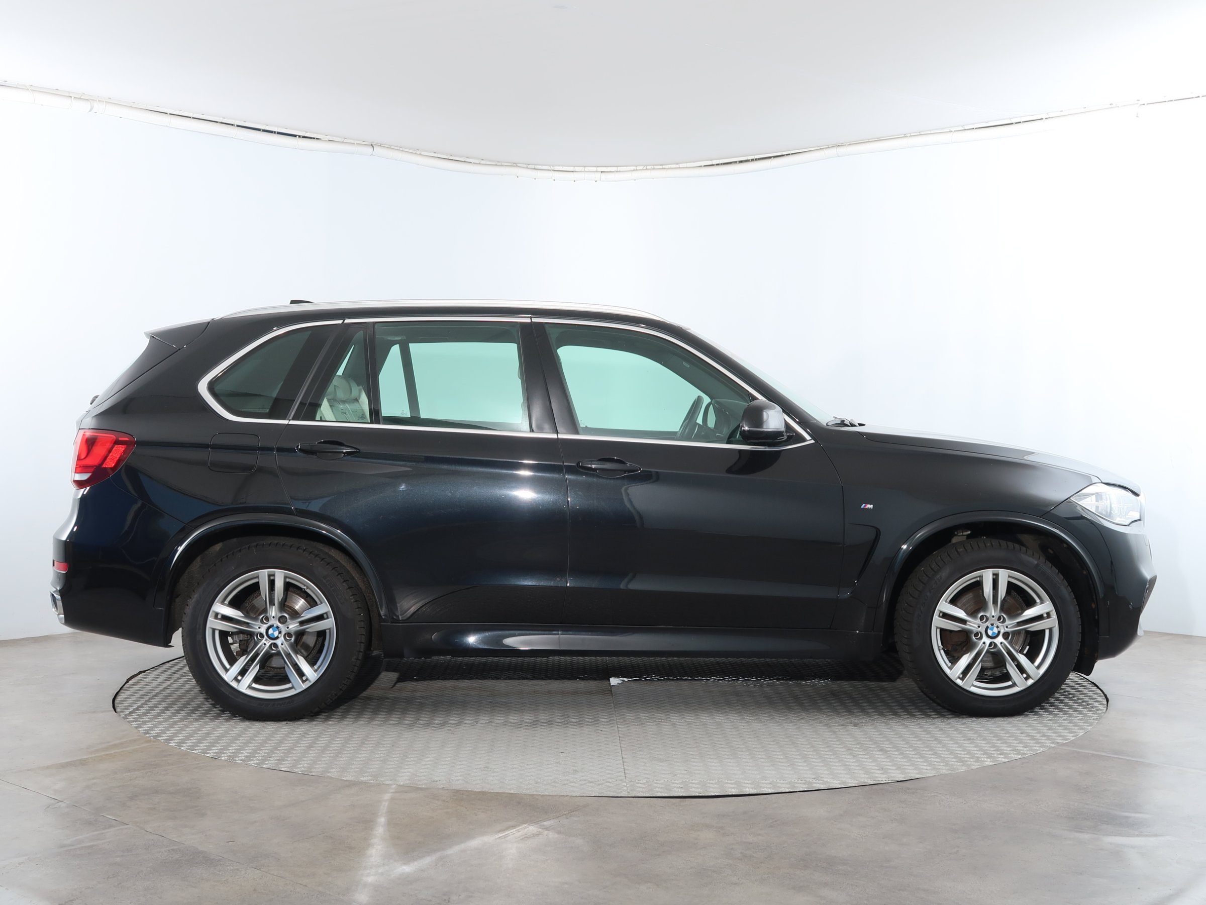 BMW X5, 2017 - pohled č. 8