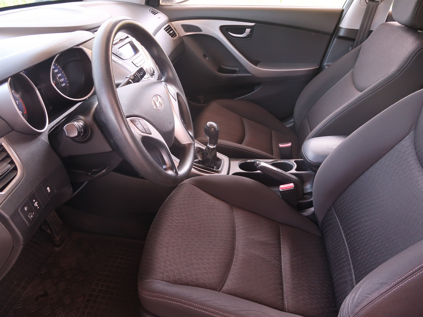 Hyundai Elantra, 2012 - pohled č. 16