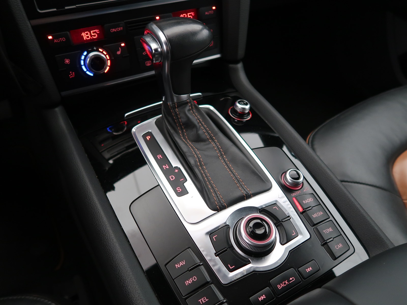Audi Q7, 2012 - pohled č. 19