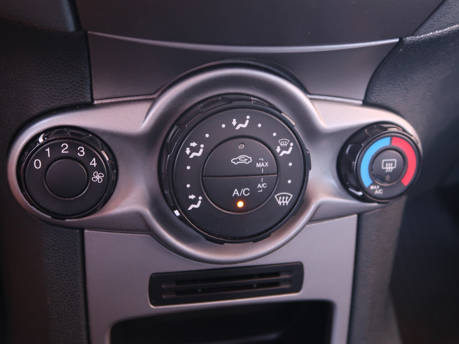 Ford Fiesta, 2011 - pohled č. 21