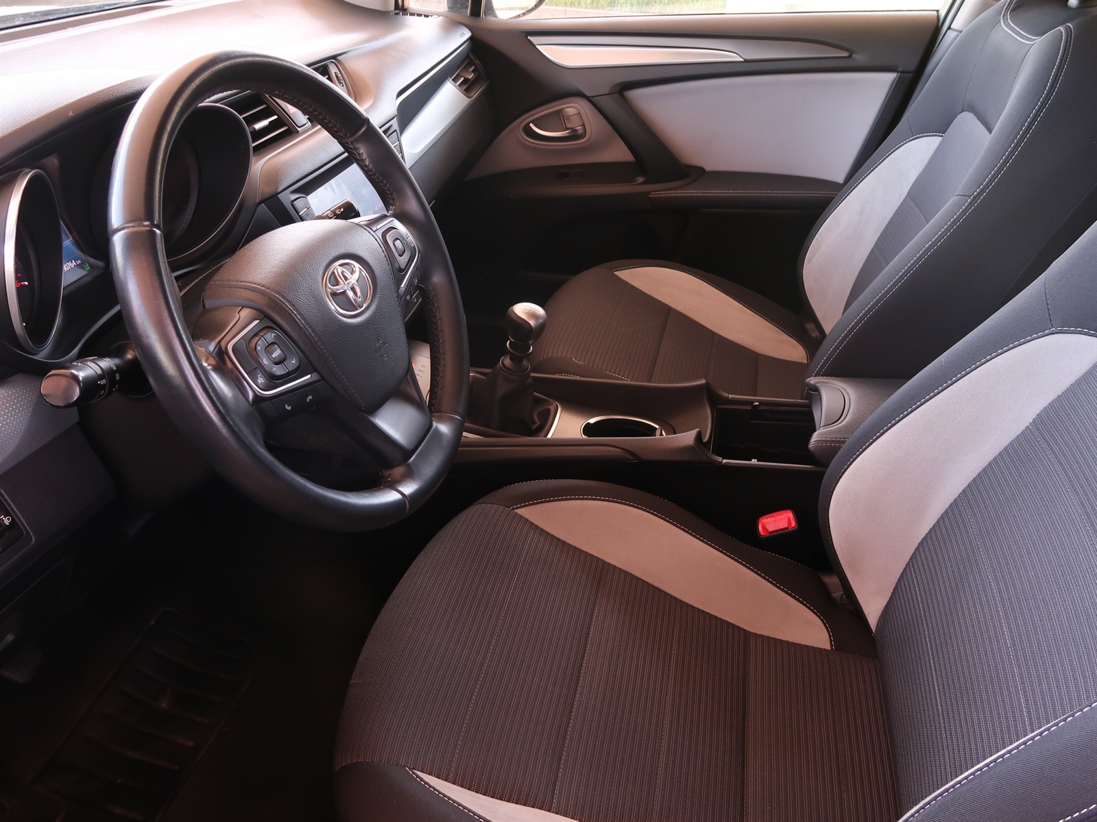 Toyota Avensis, 2015 - pohled č. 16