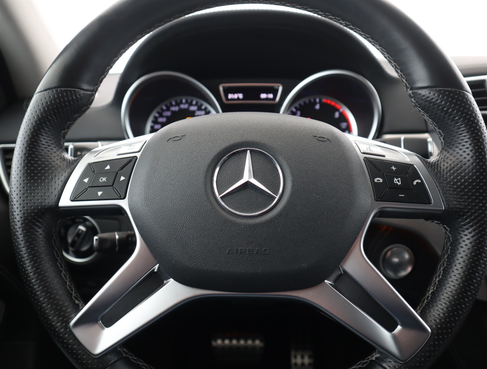 Mercedes-Benz ML, 2012 - pohled č. 14