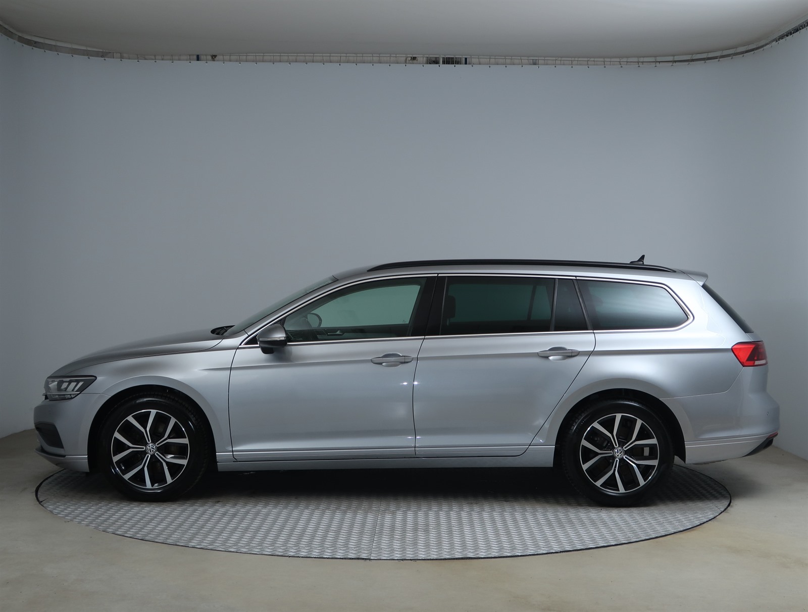 Volkswagen Passat, 2020 - pohled č. 4