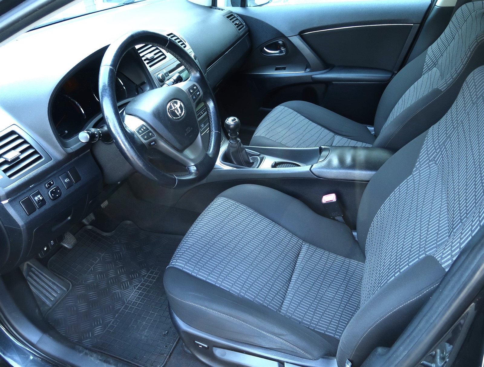 Toyota Avensis, 2010 - pohled č. 16