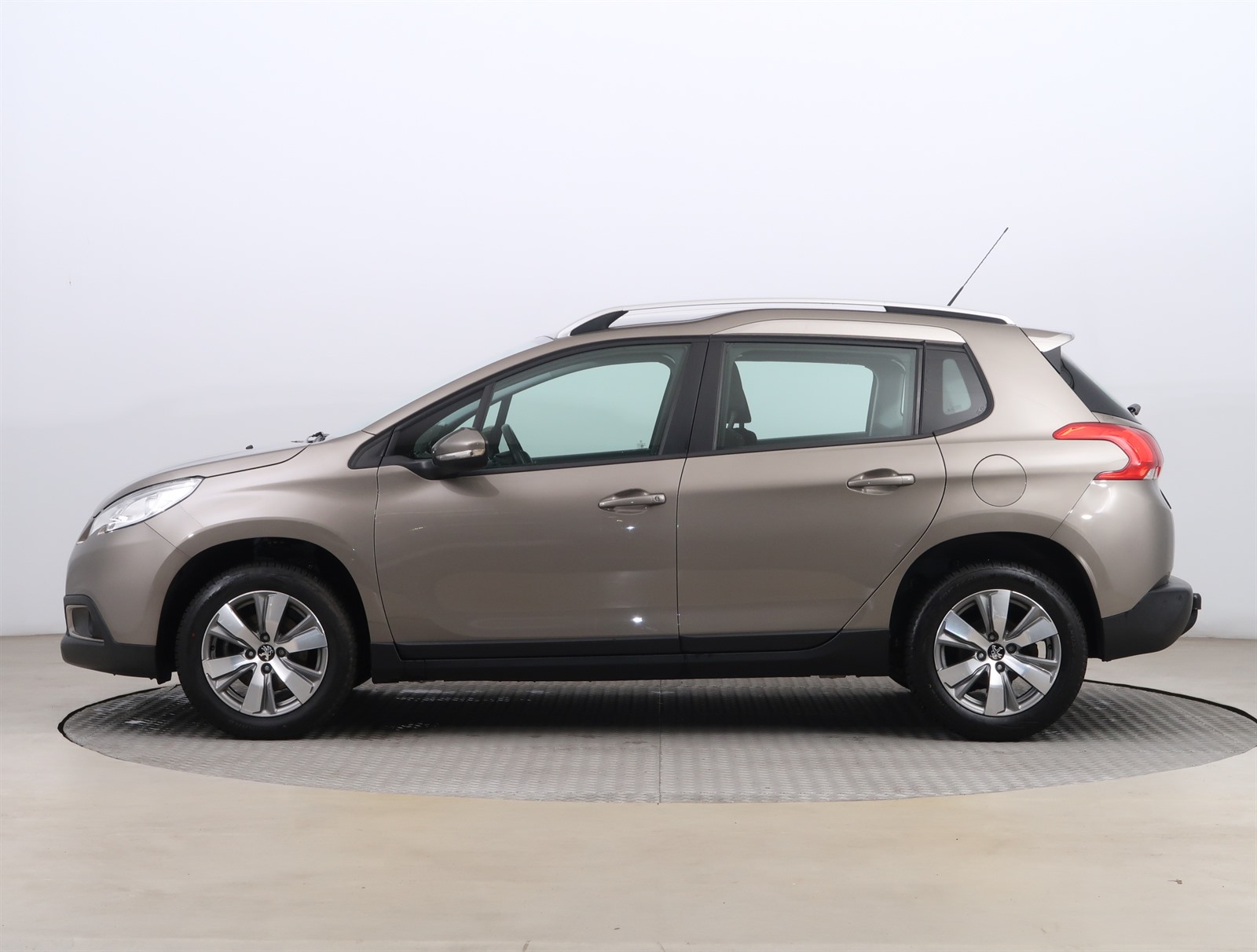 Peugeot 2008, 2015 - pohled č. 4