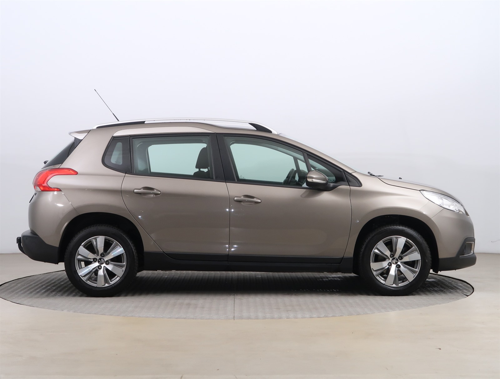 Peugeot 2008, 2015 - pohled č. 8