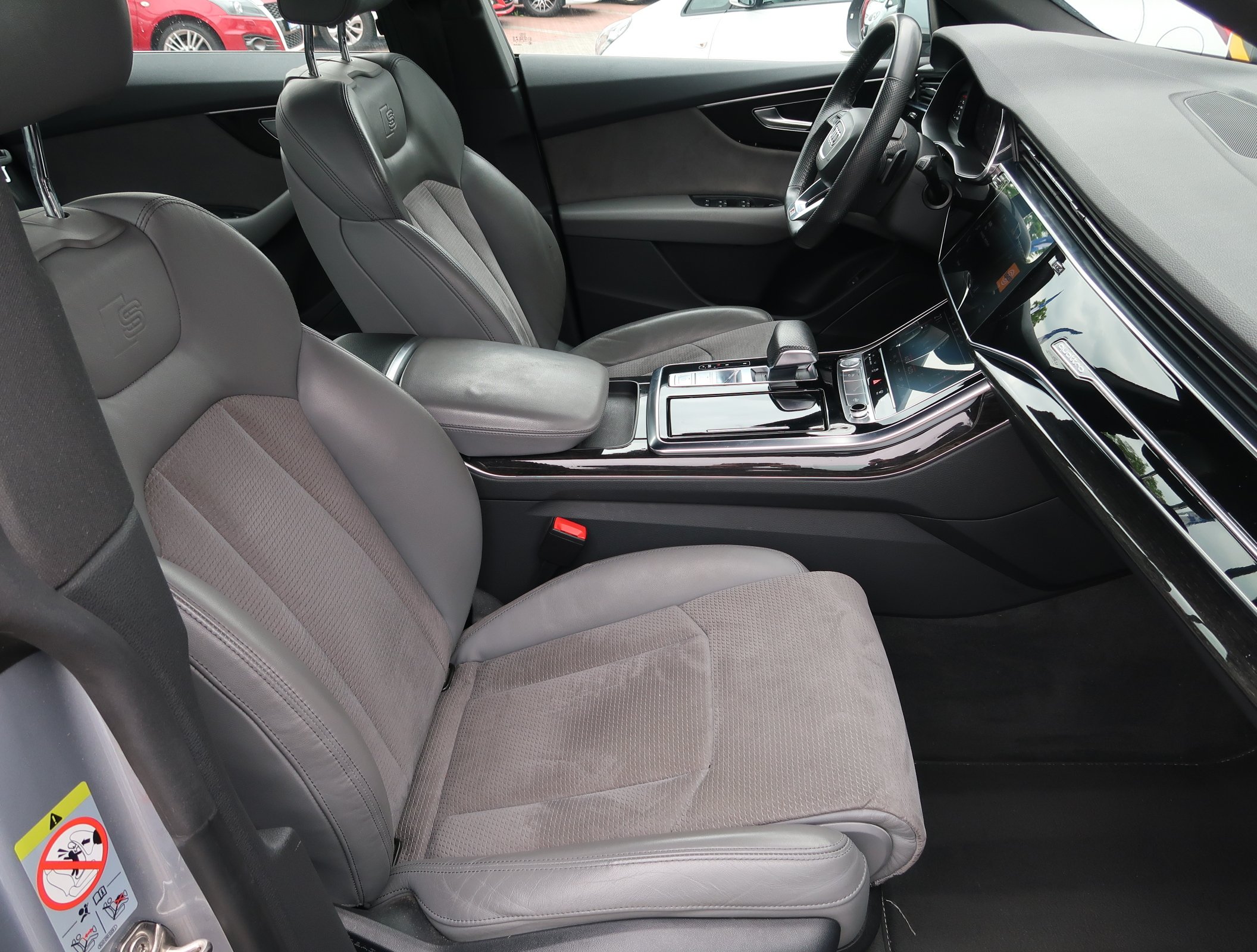 Audi Q8, 2019 - pohled č. 12