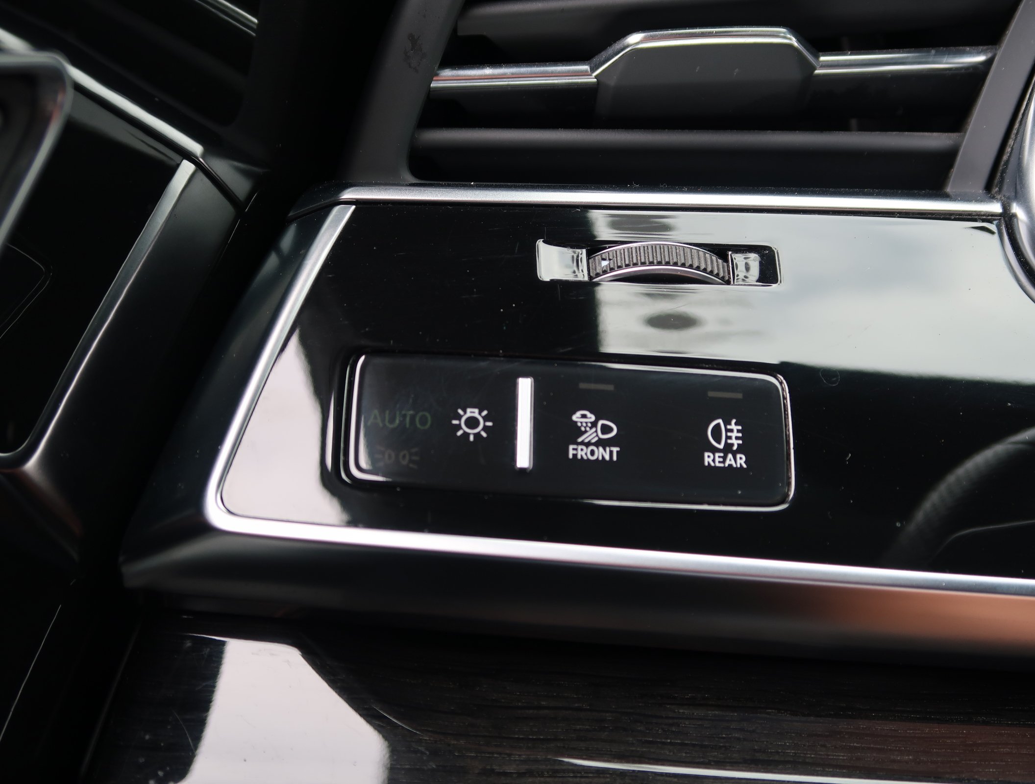 Audi Q8, 2019 - pohled č. 23