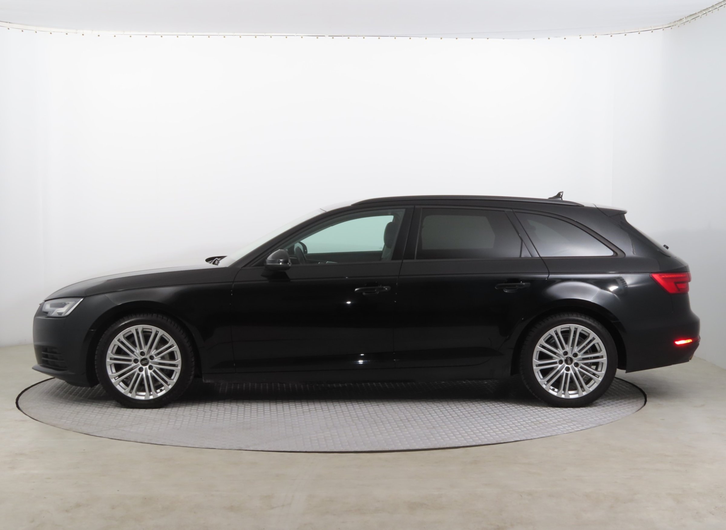 Audi A4, 2016 - pohled č. 4