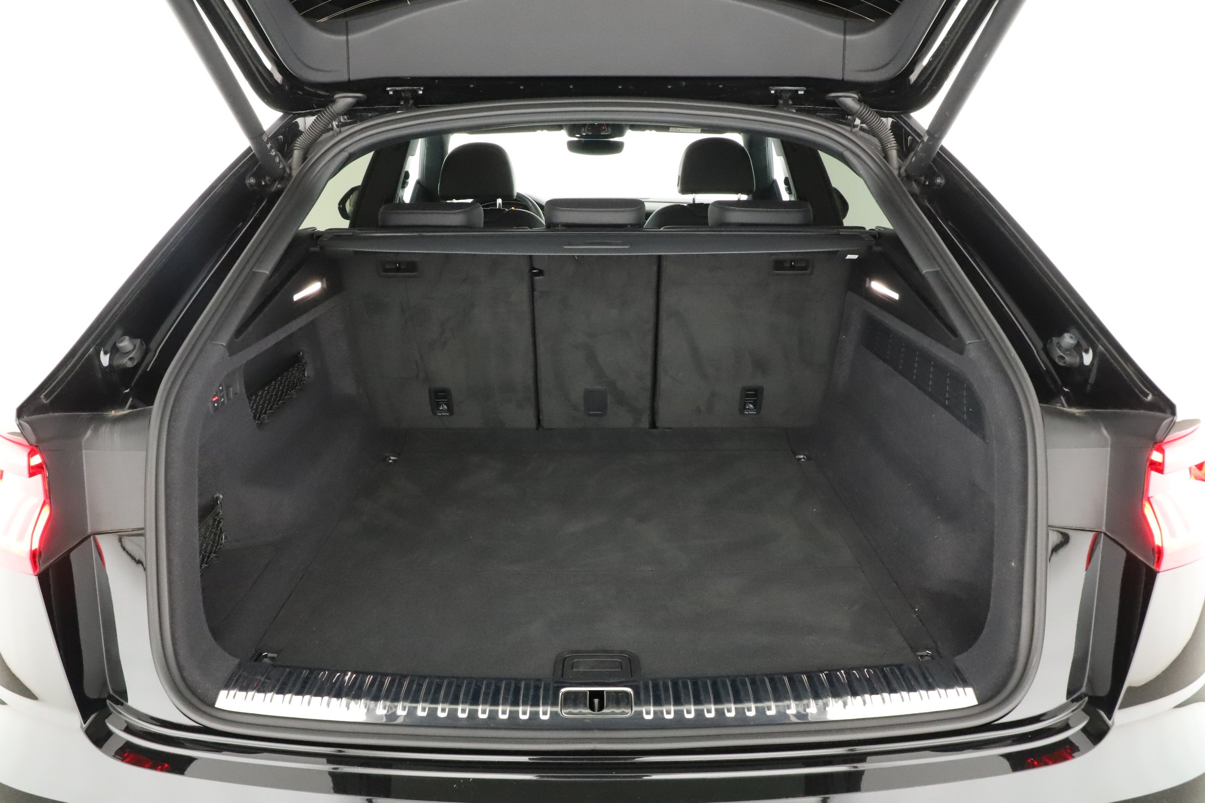 Audi Q8, 2023 - pohled č. 17