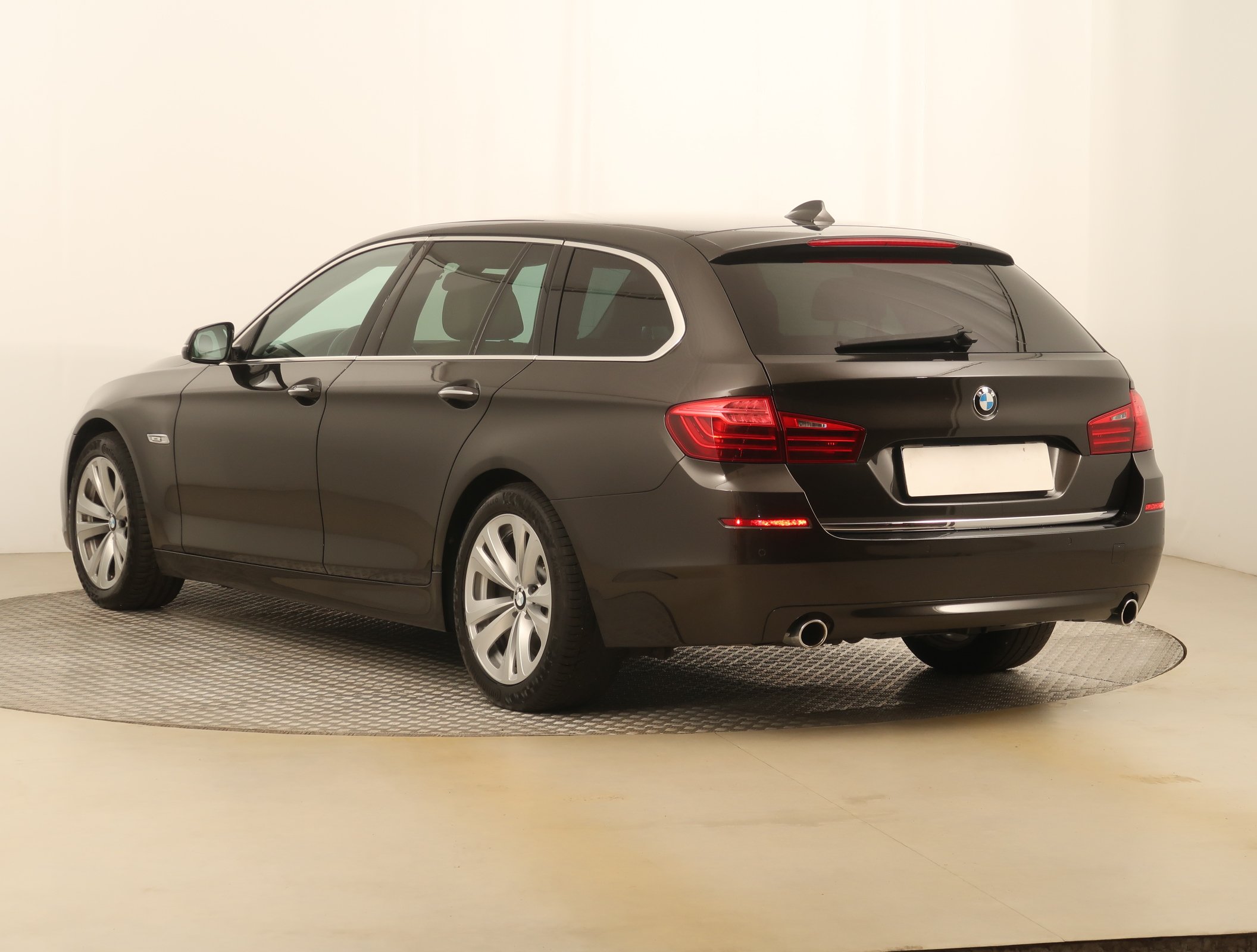 BMW Řada 5, 2014 - pohled č. 5