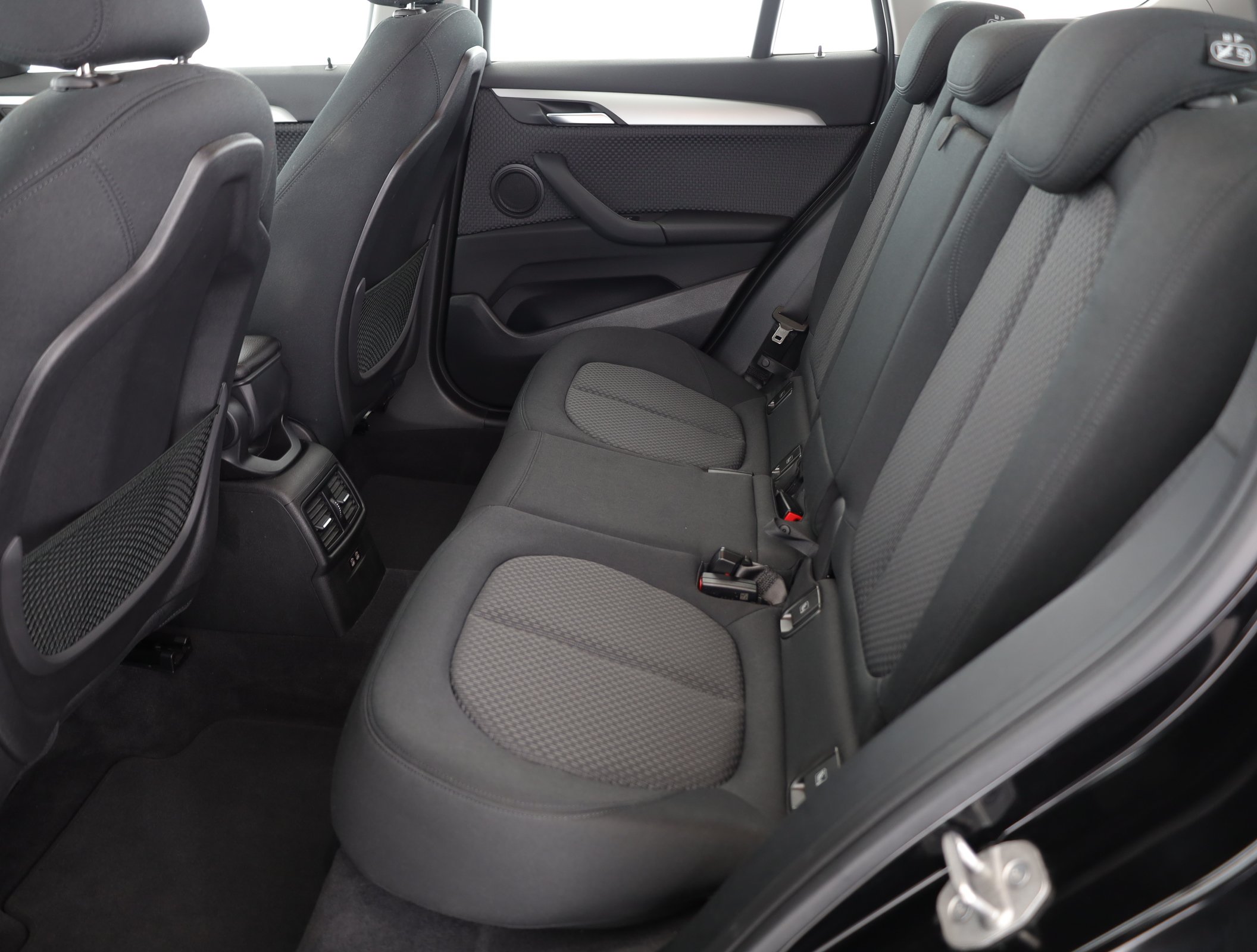 BMW X1, 2021 - pohled č. 12