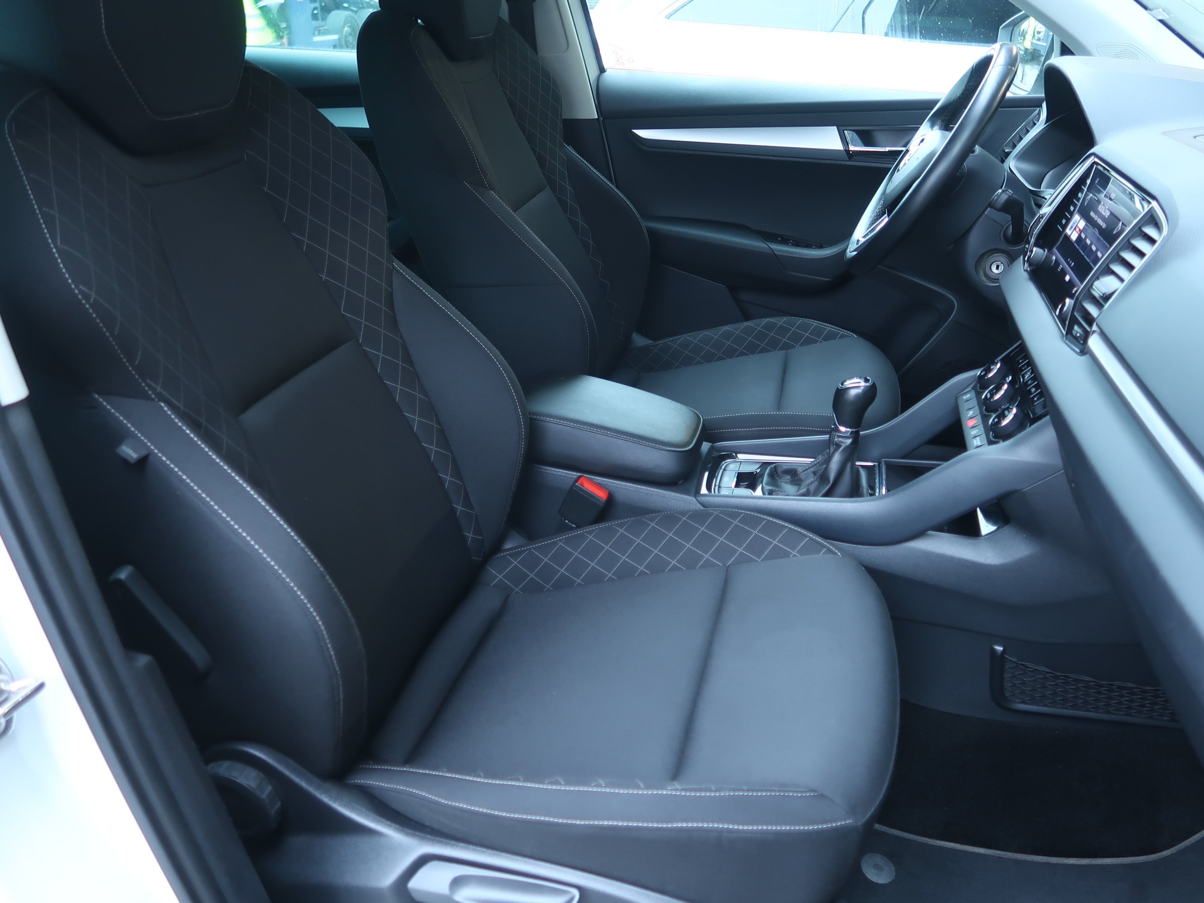 Škoda Karoq, 2019 - pohled č. 12