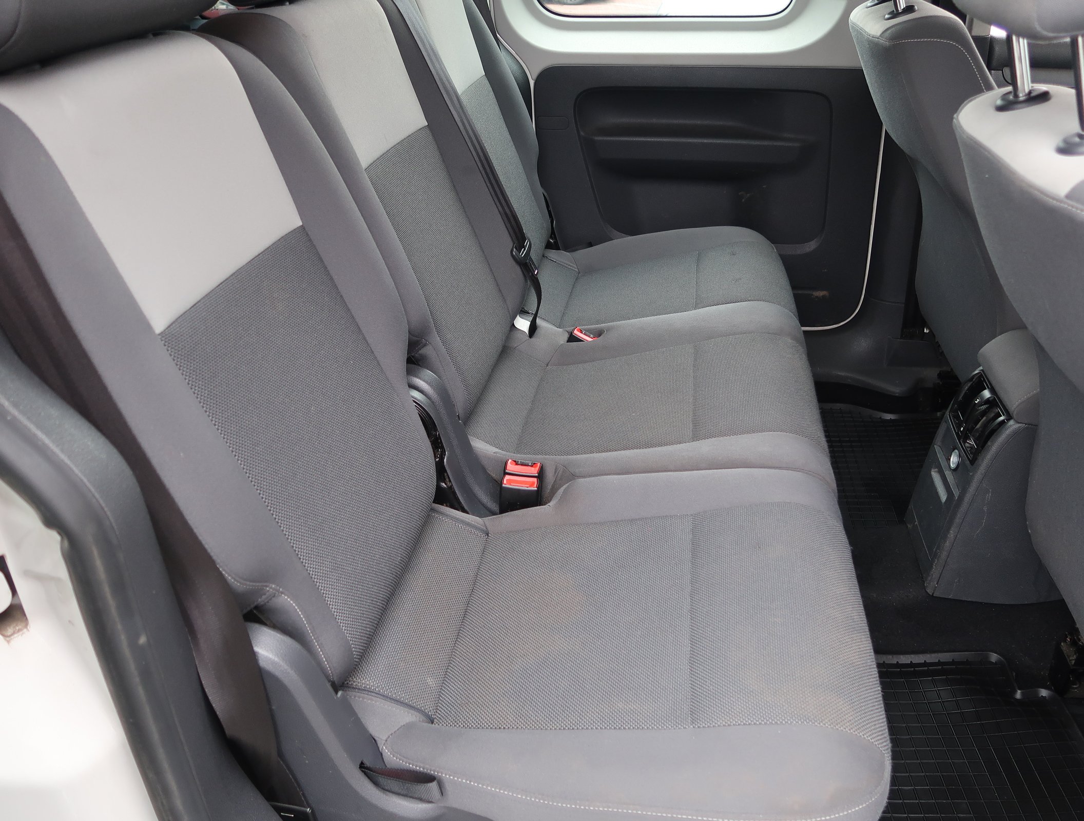 Volkswagen Caddy, 2013 - pohled č. 13