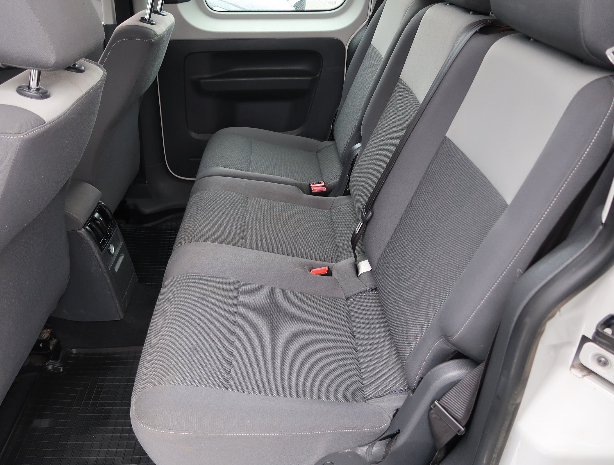 Volkswagen Caddy, 2013 - pohled č. 15