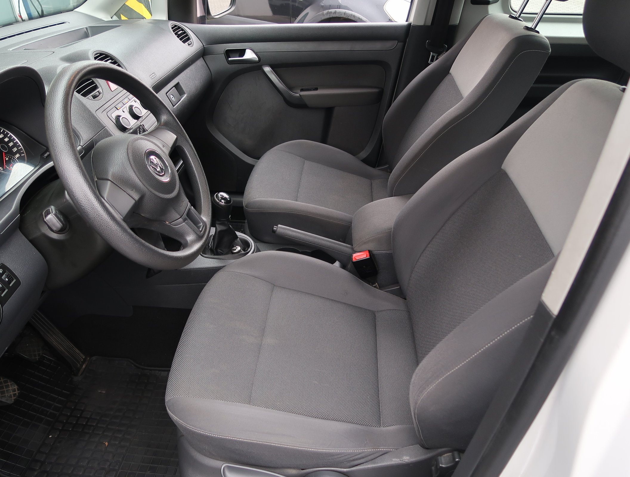 Volkswagen Caddy, 2013 - pohled č. 16