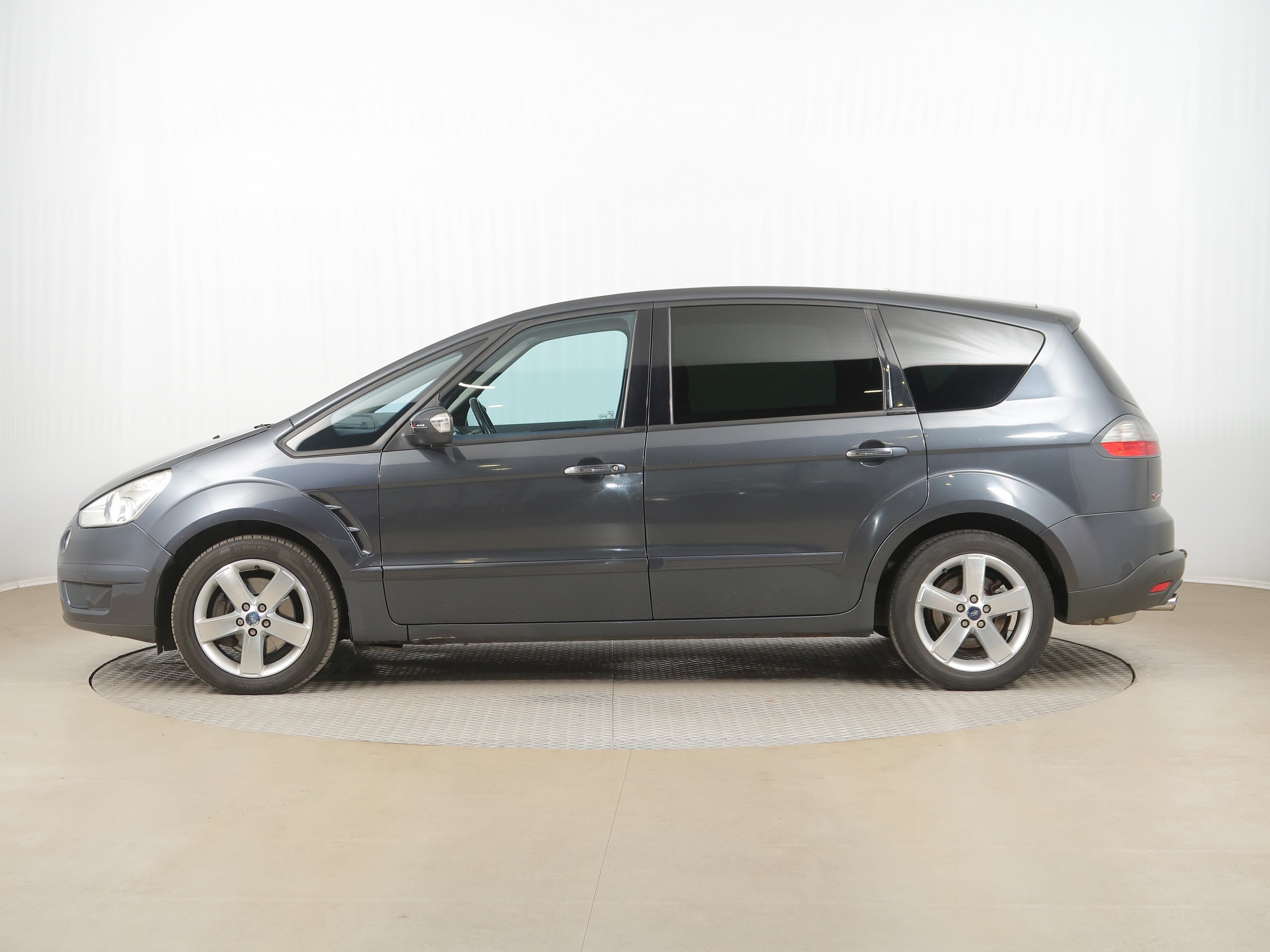Ford S-MAX, 2008 - pohled č. 4