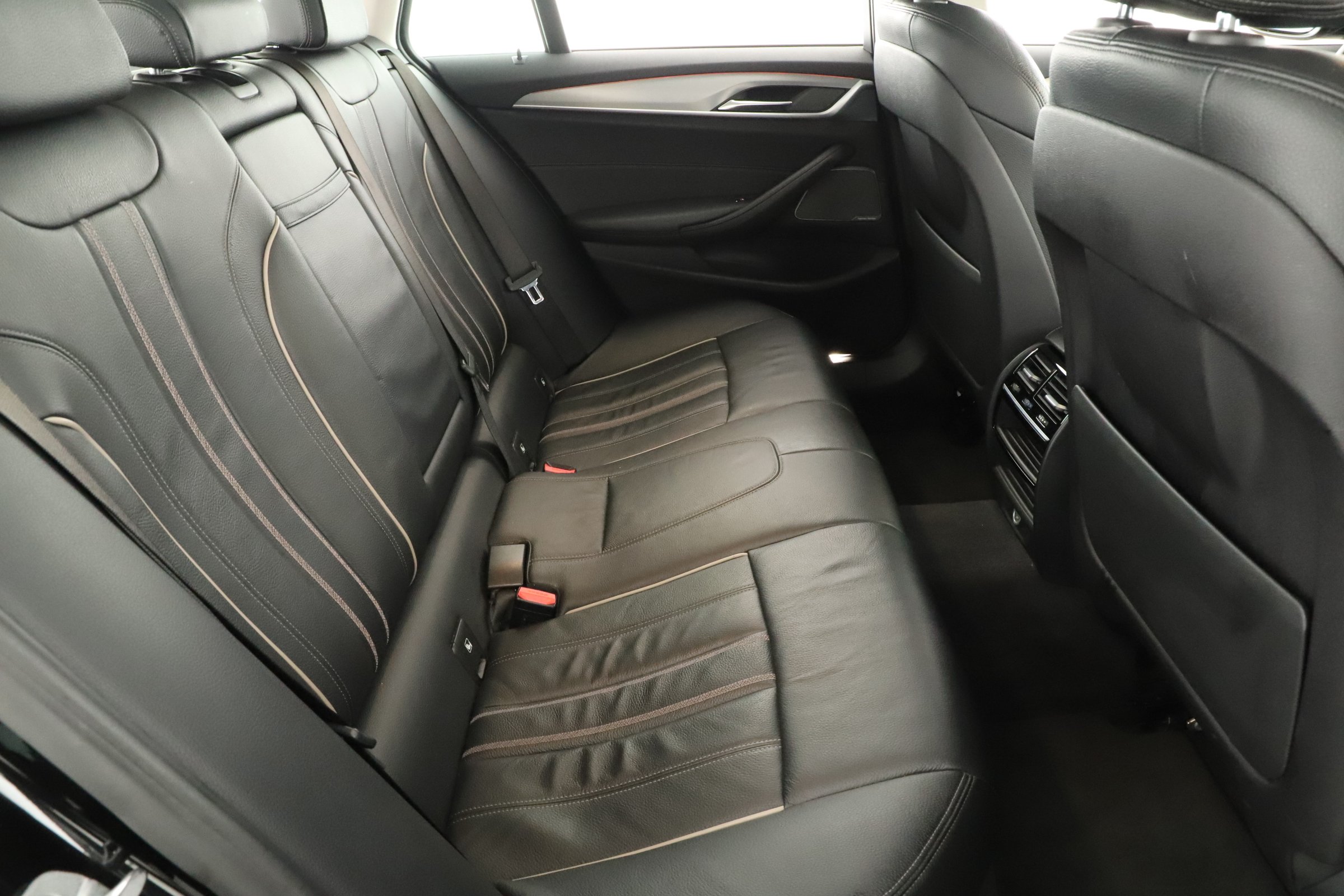 BMW Řada 5, 2017 - pohled č. 11