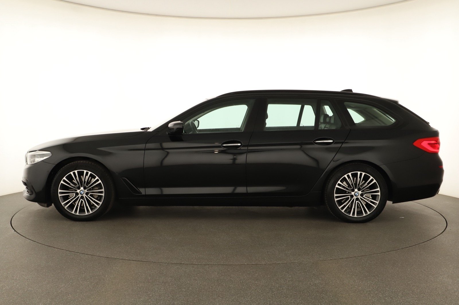 BMW Řada 5, 2017 - pohled č. 4