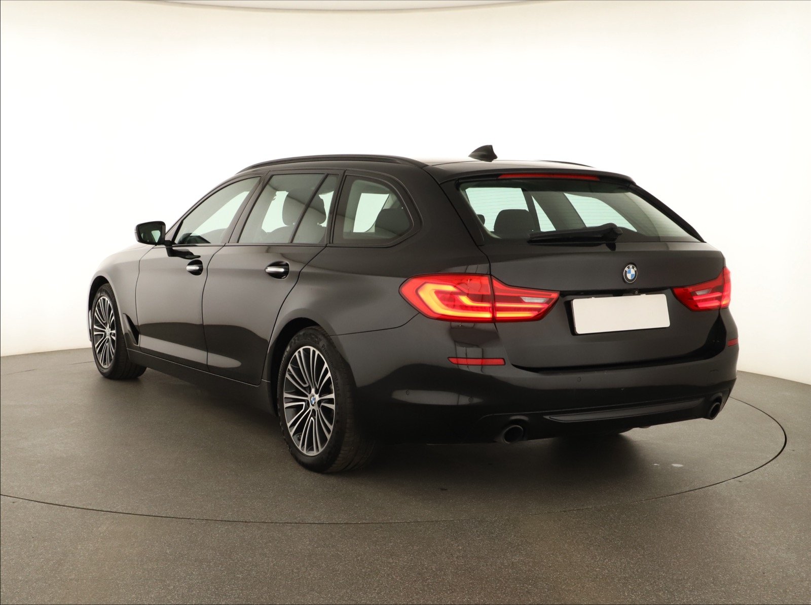 BMW Řada 5, 2017 - pohled č. 5