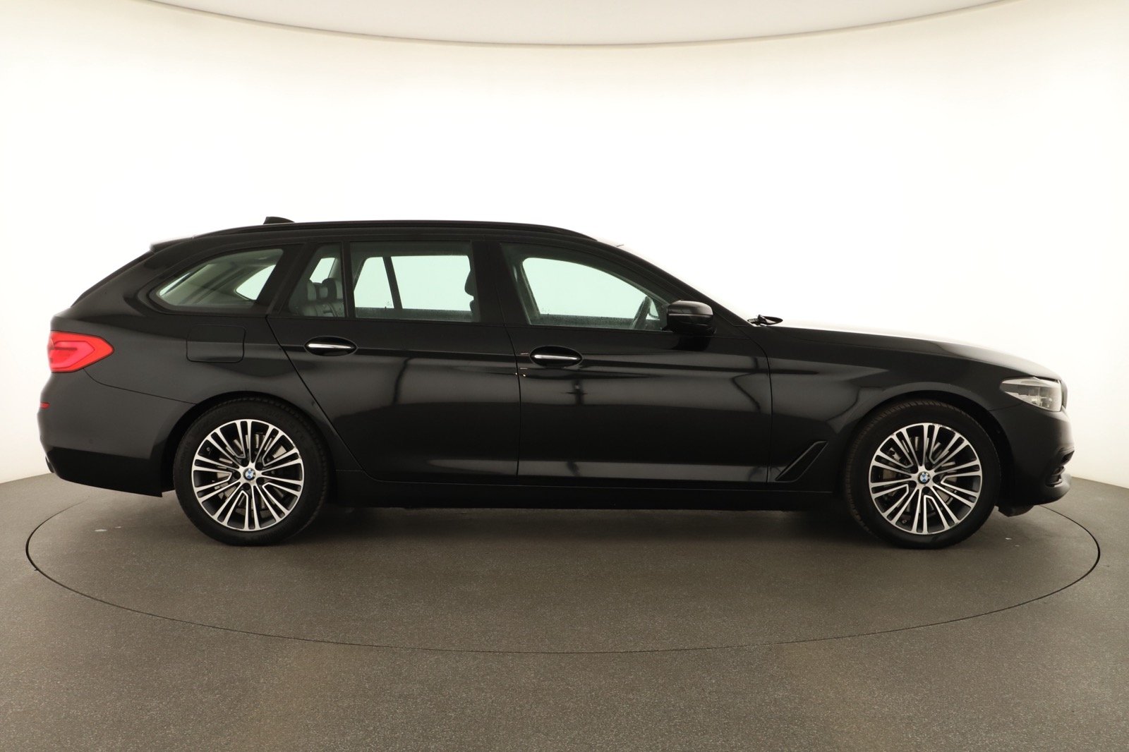 BMW Řada 5, 2017 - pohled č. 8