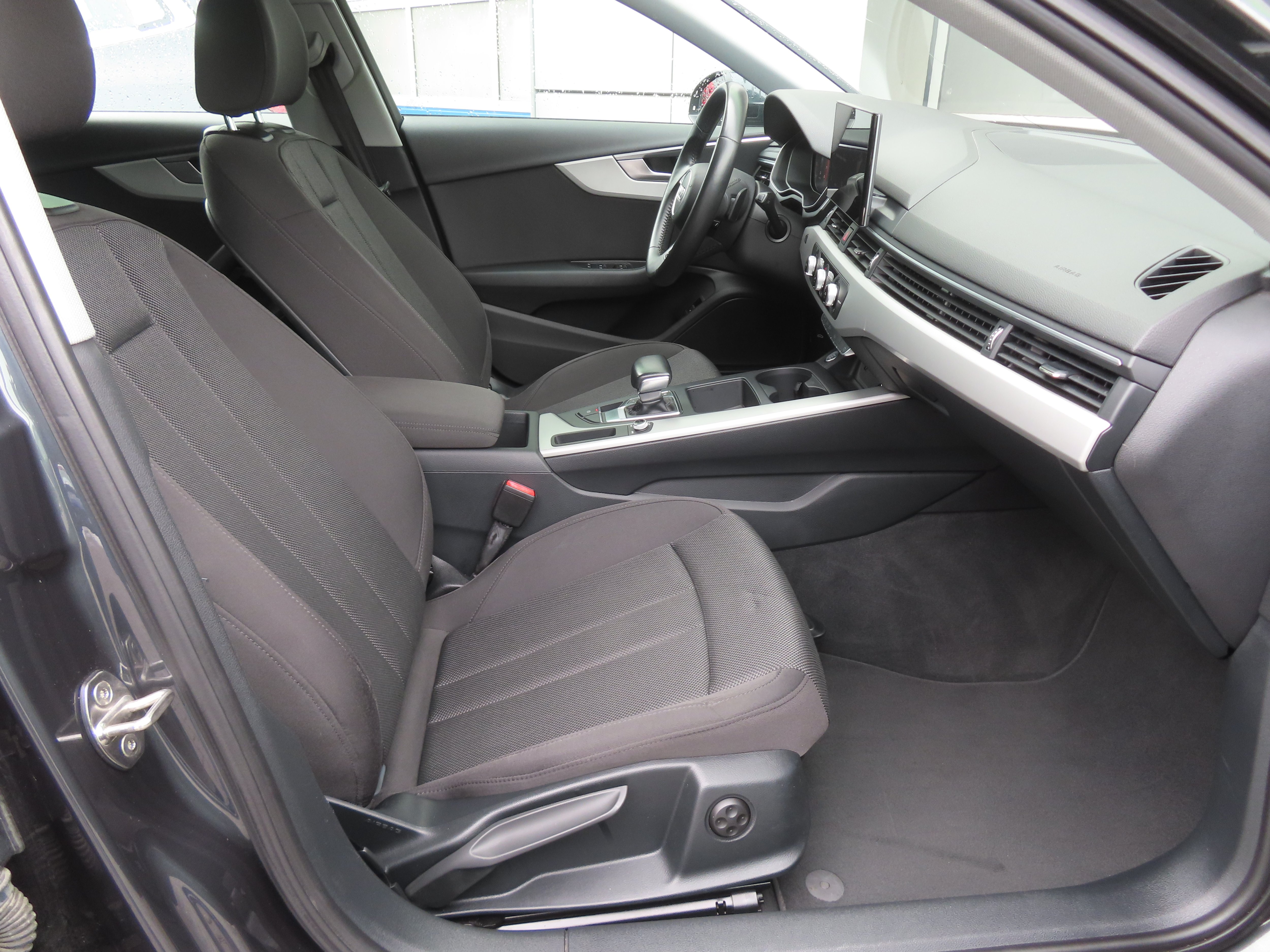 Audi A4, 2019 - pohled č. 12