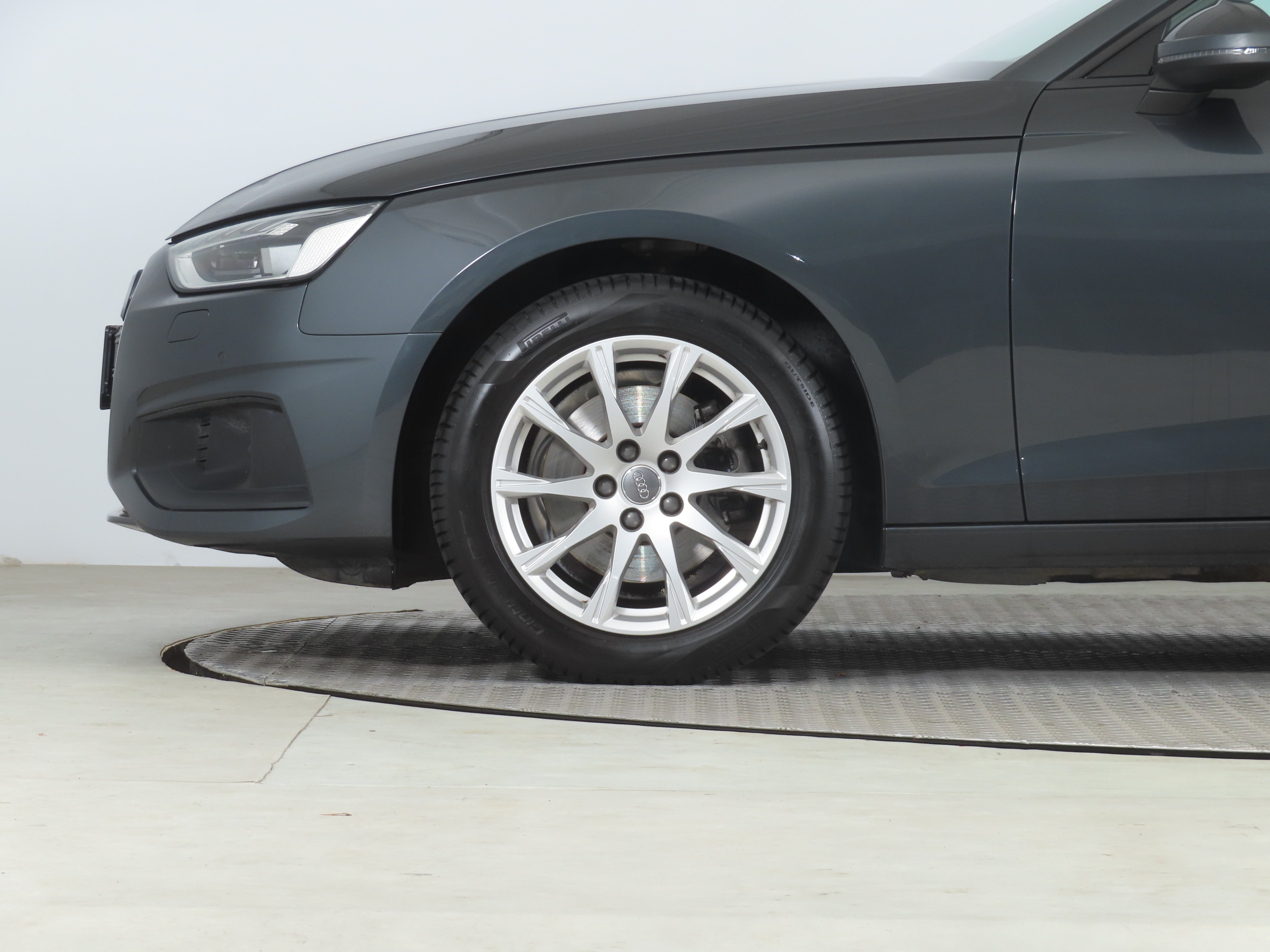 Audi A4, 2019 - pohled č. 9