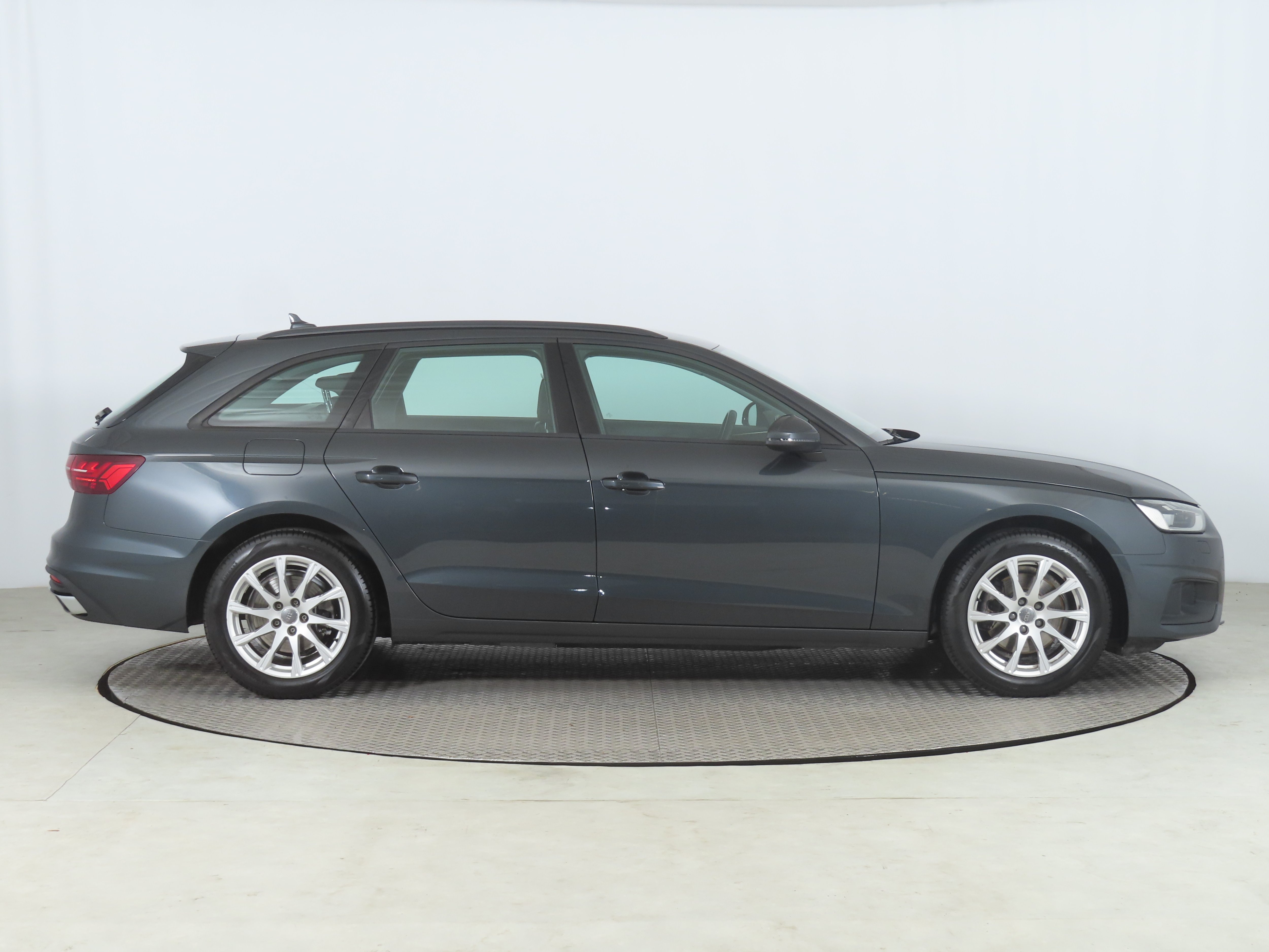 Audi A4, 2019 - pohled č. 8