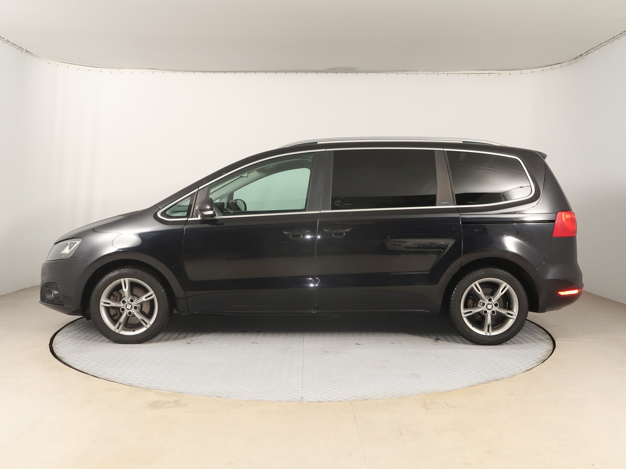 Seat Alhambra, 2014 - pohled č. 4