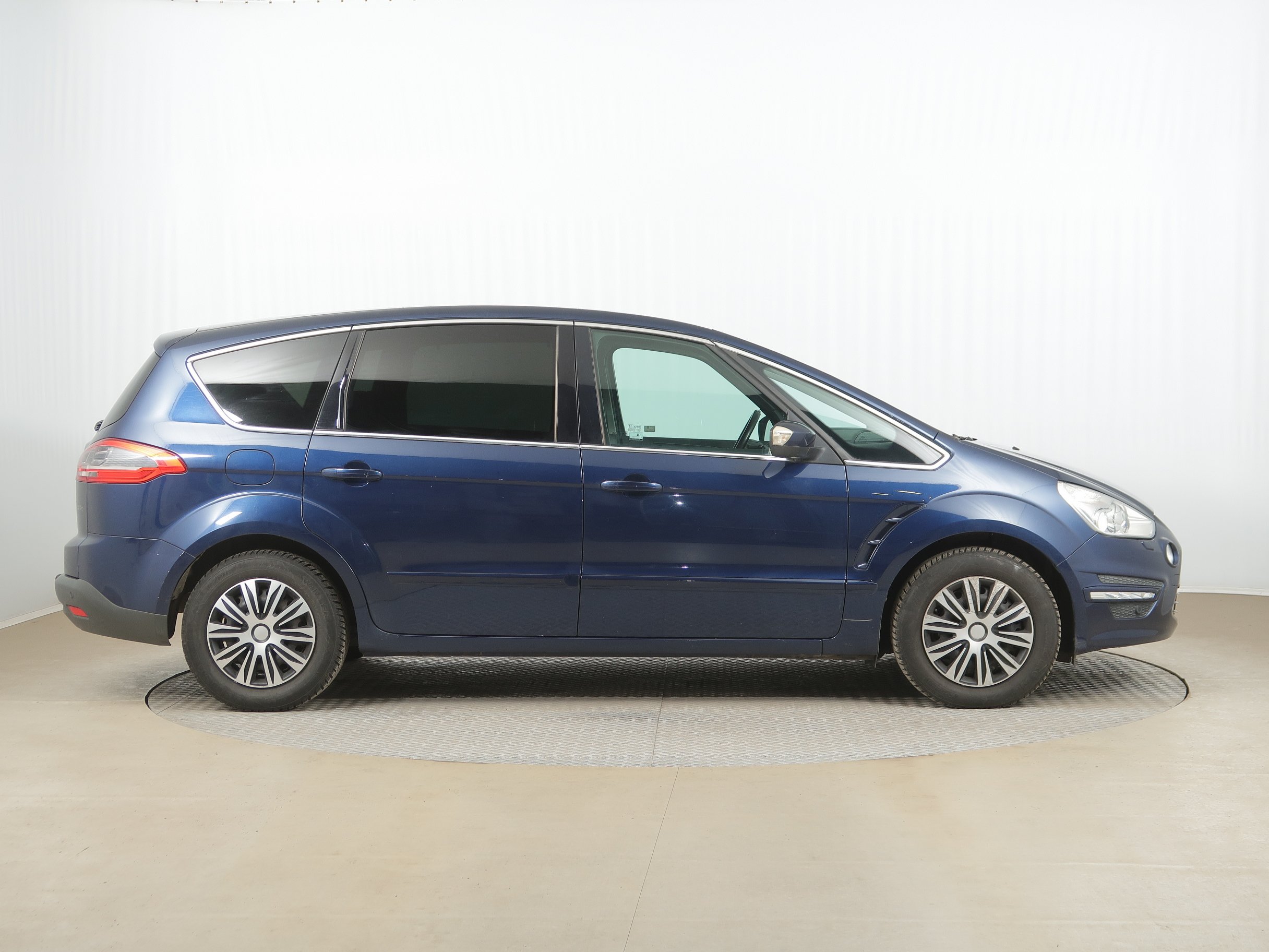 Ford S-MAX, 2012 - pohled č. 8