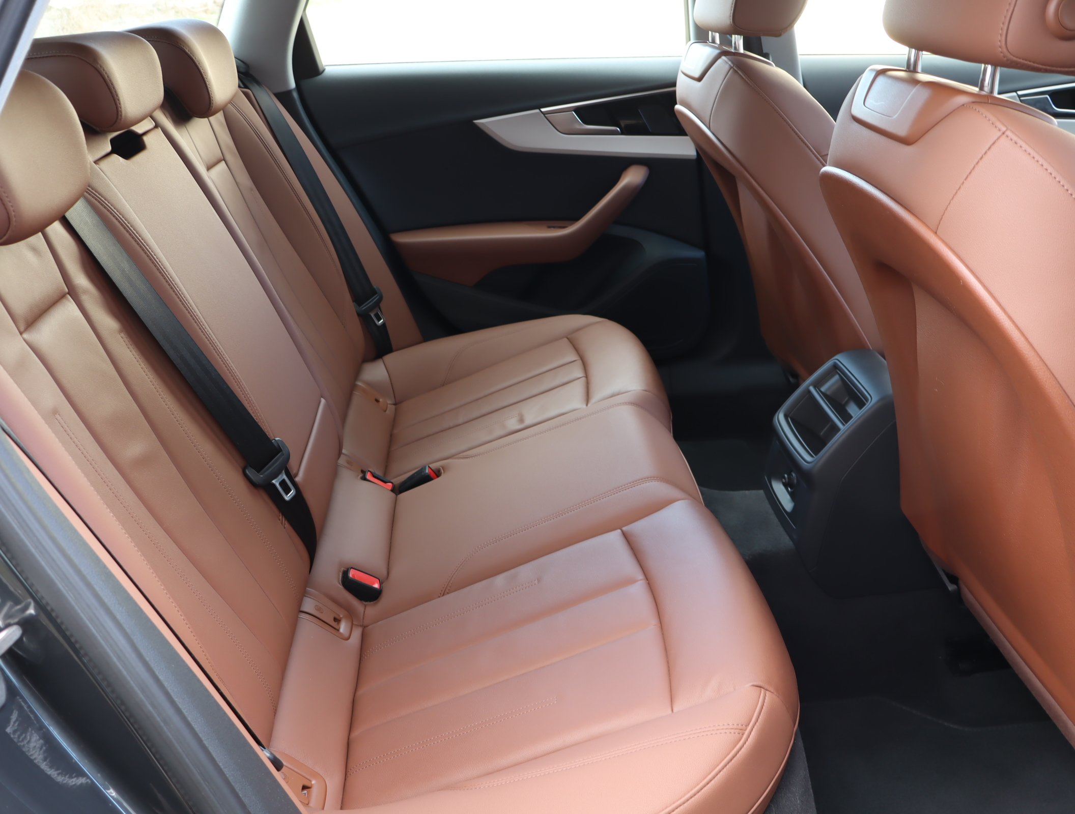 Audi A4, 2021 - pohled č. 13