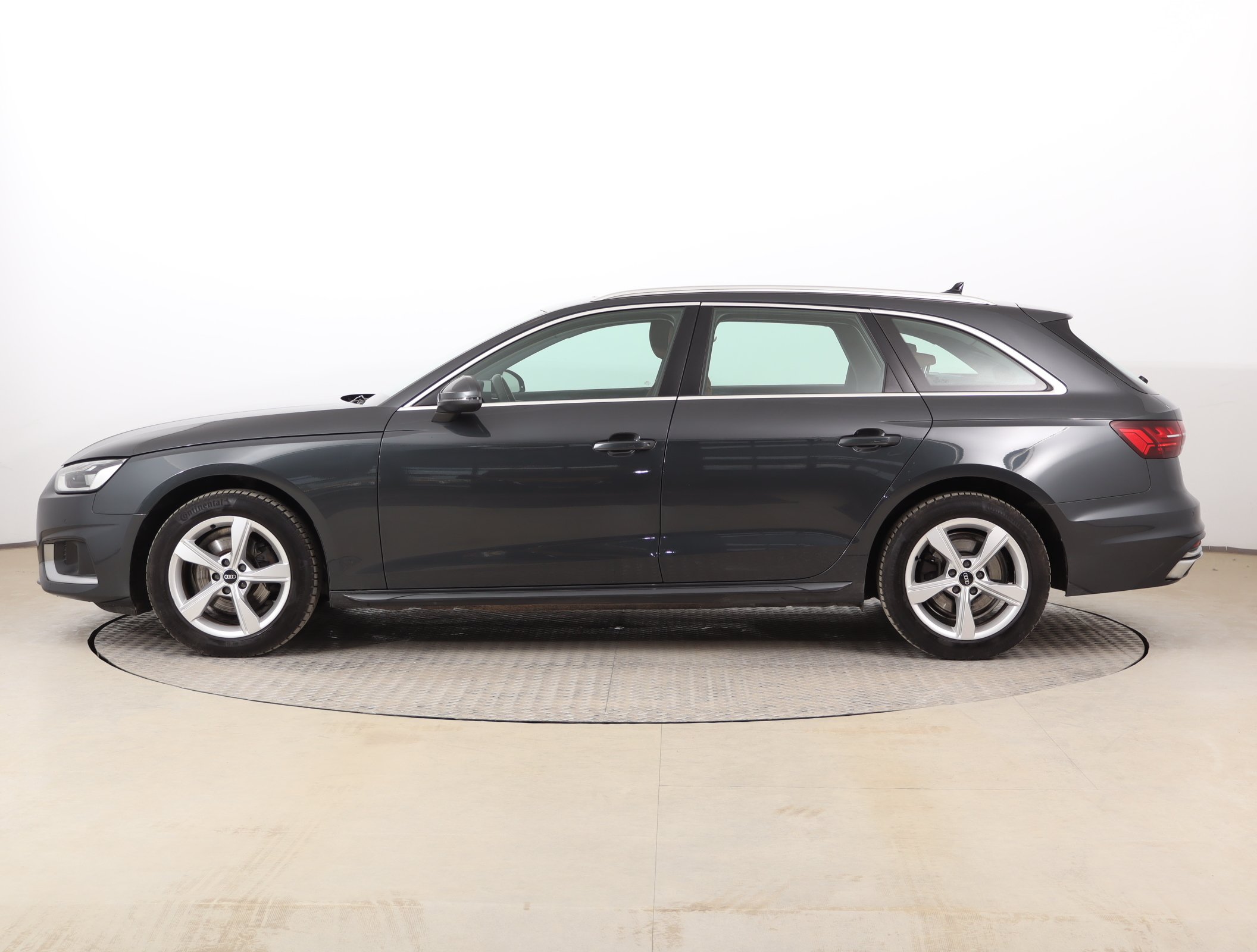 Audi A4, 2021 - pohled č. 4