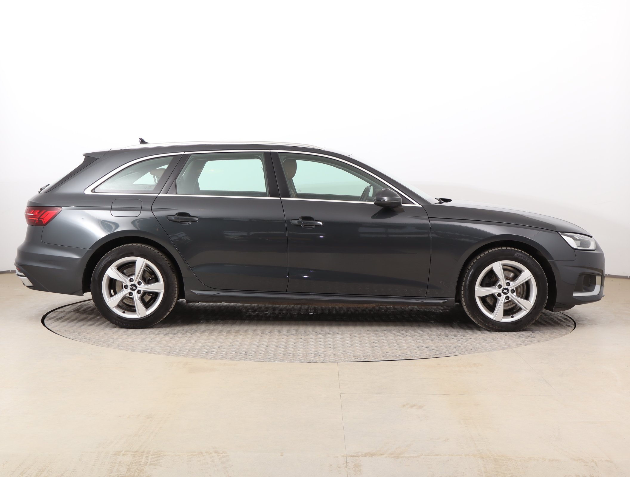 Audi A4, 2021 - pohled č. 8