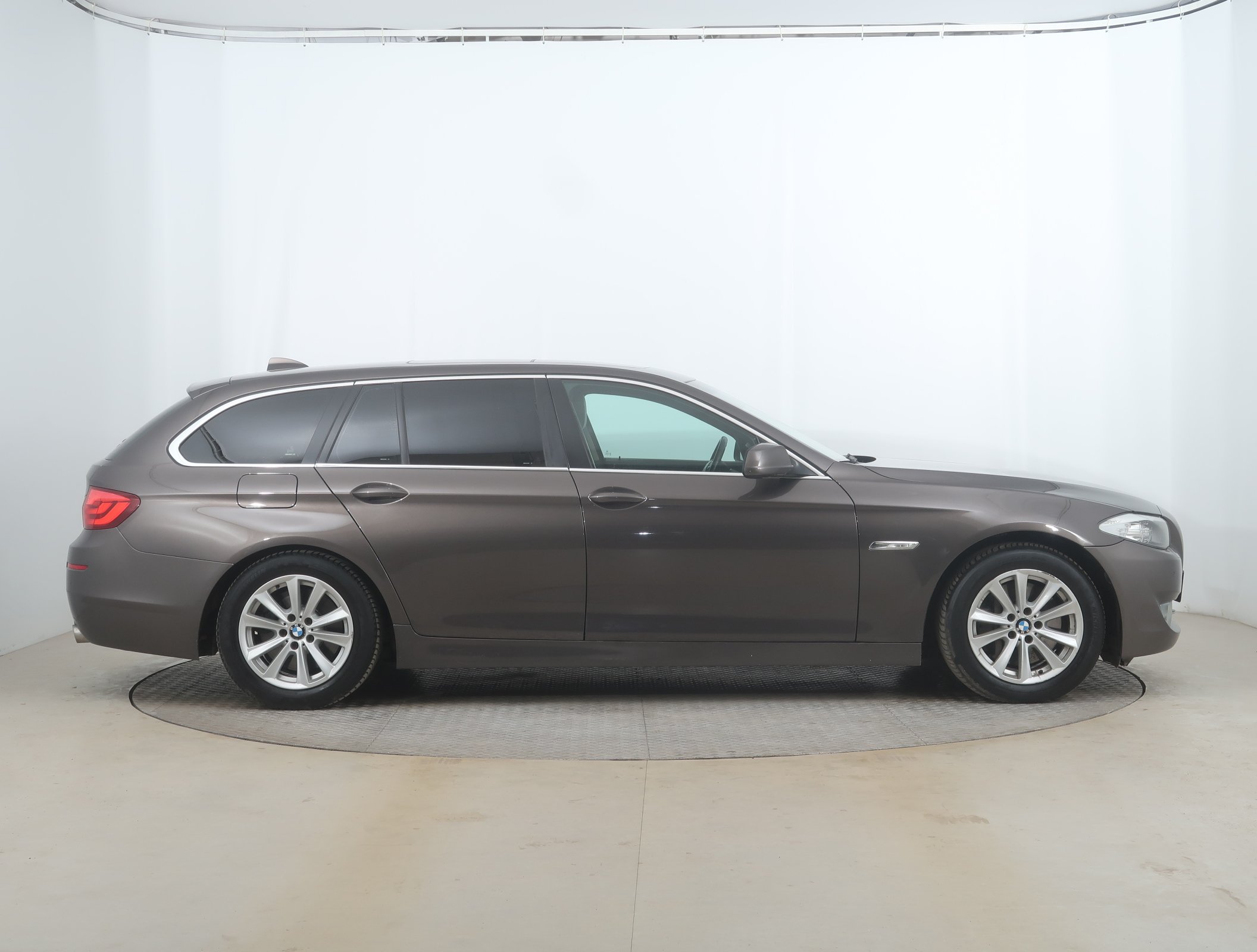 BMW Řada 5, 2011 - pohled č. 8