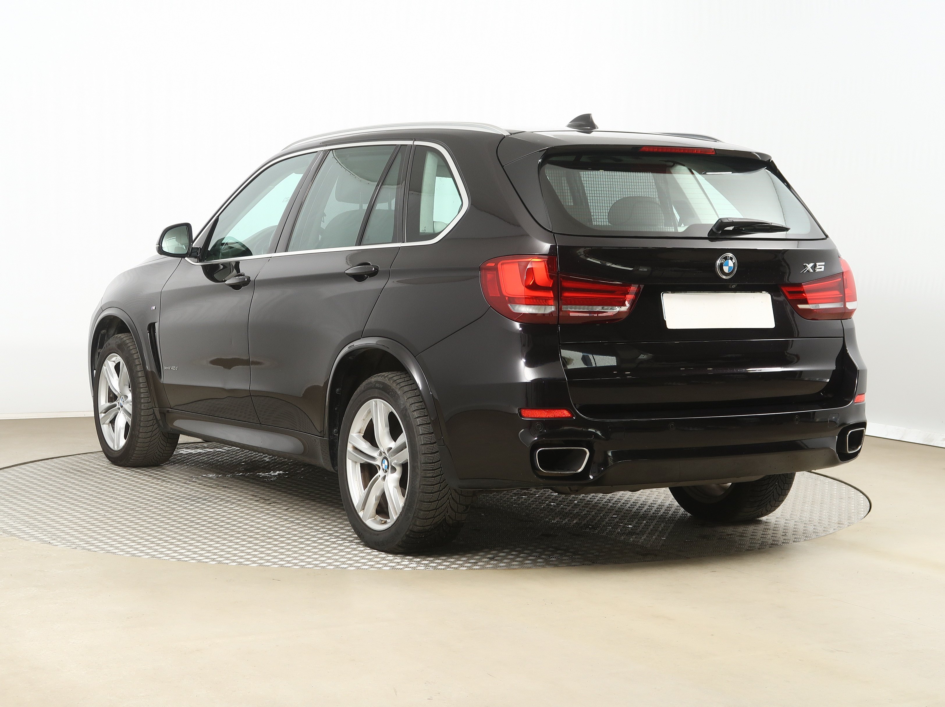BMW X5, 2016 - pohled č. 5