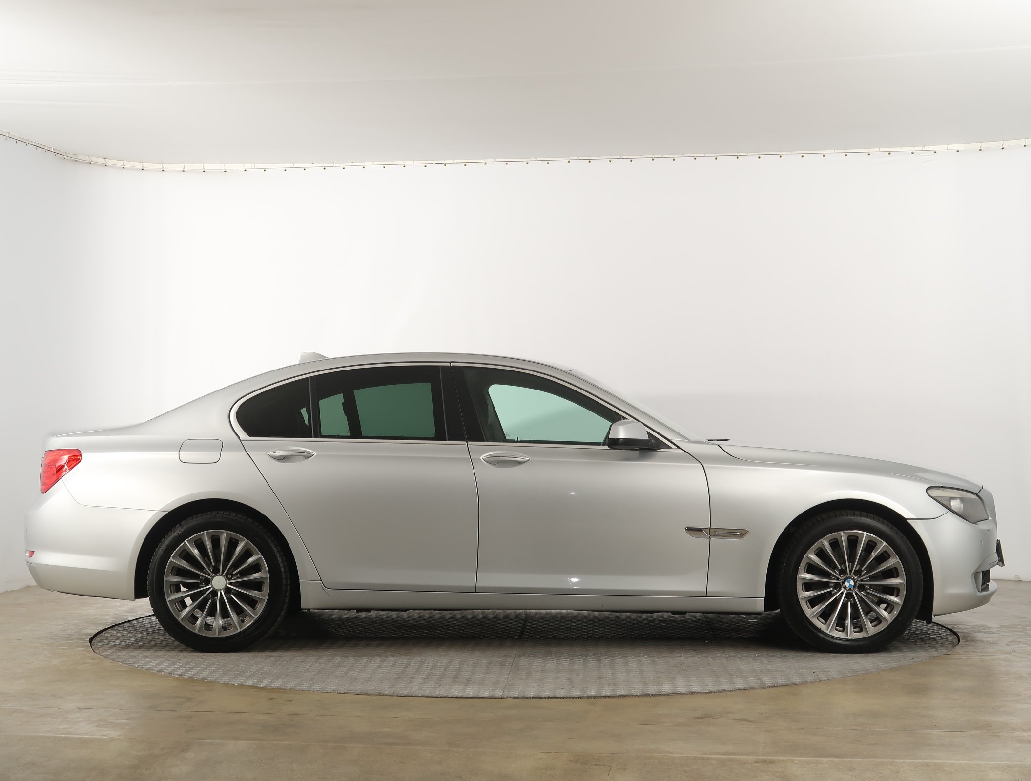 BMW 7, 2009 - pohled č. 8