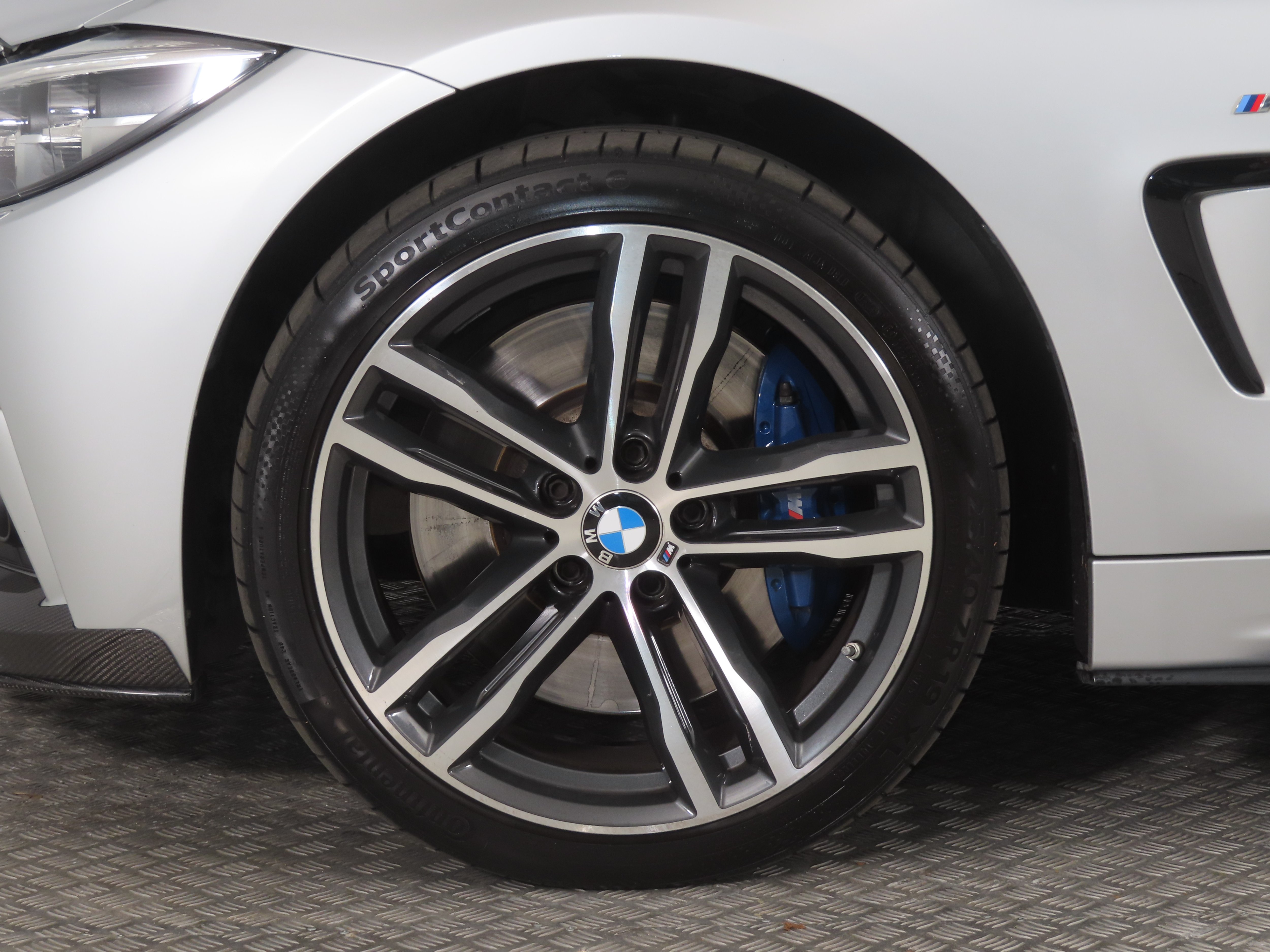 BMW 4, 2018 - pohled č. 20