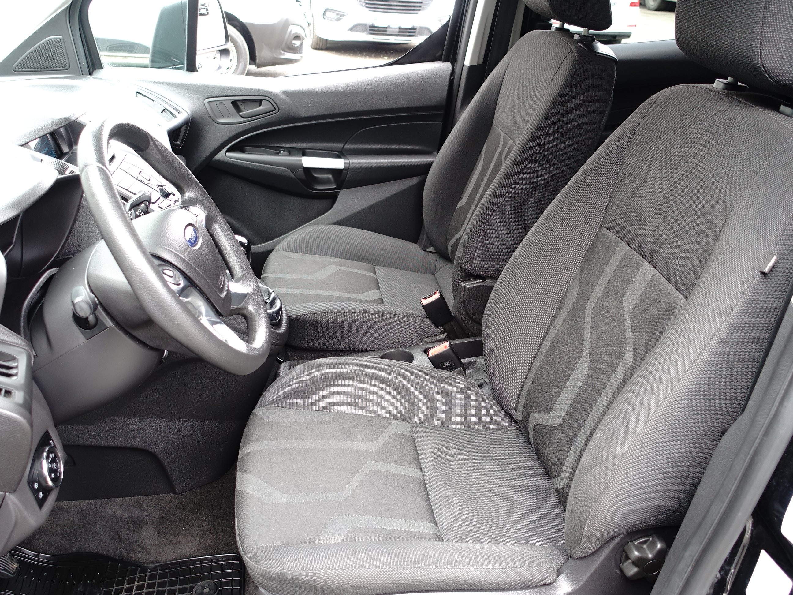 Ford Tourneo Connect, 2015 - pohled č. 16