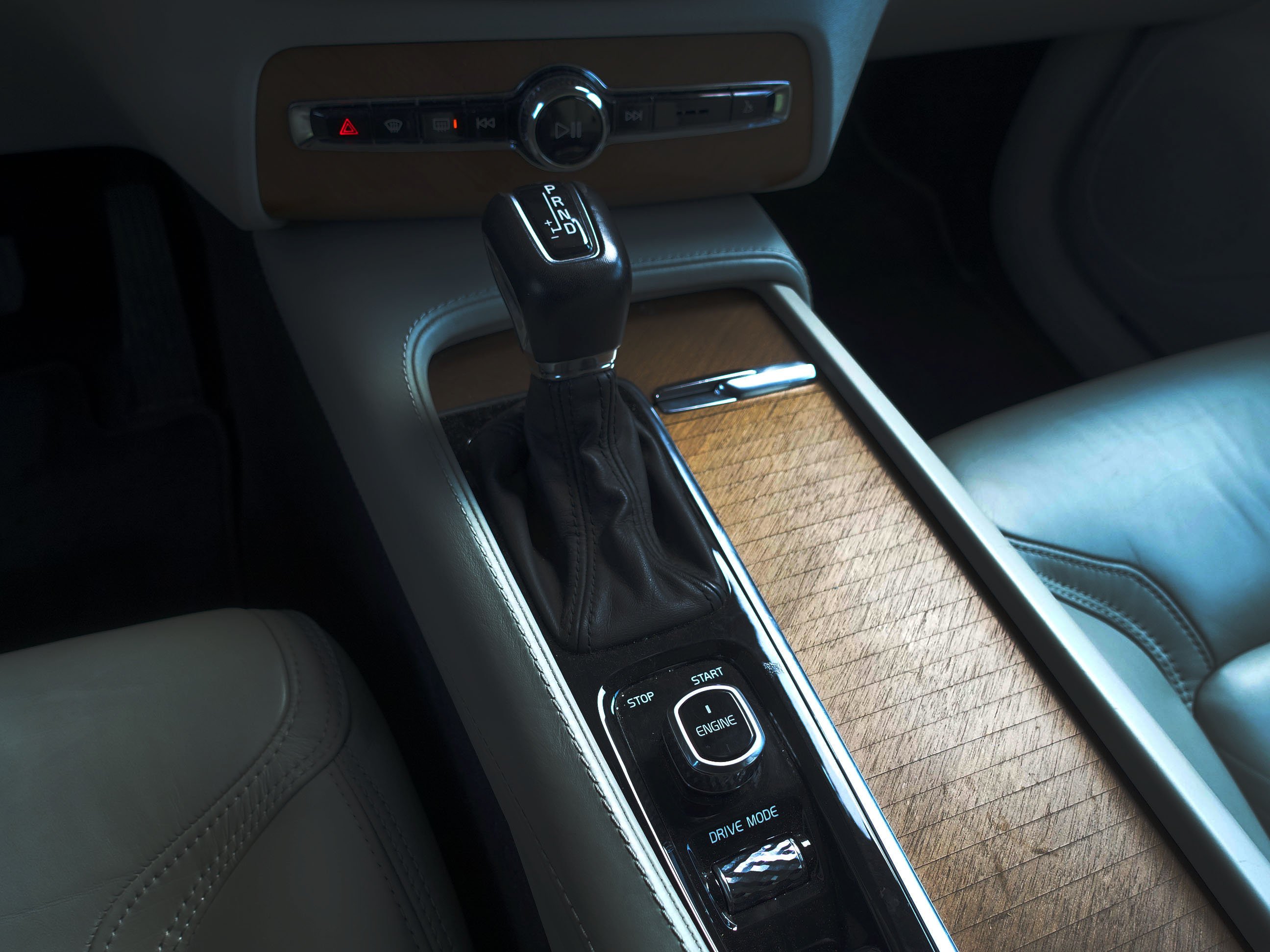Volvo XC90, 2017 - pohled č. 19