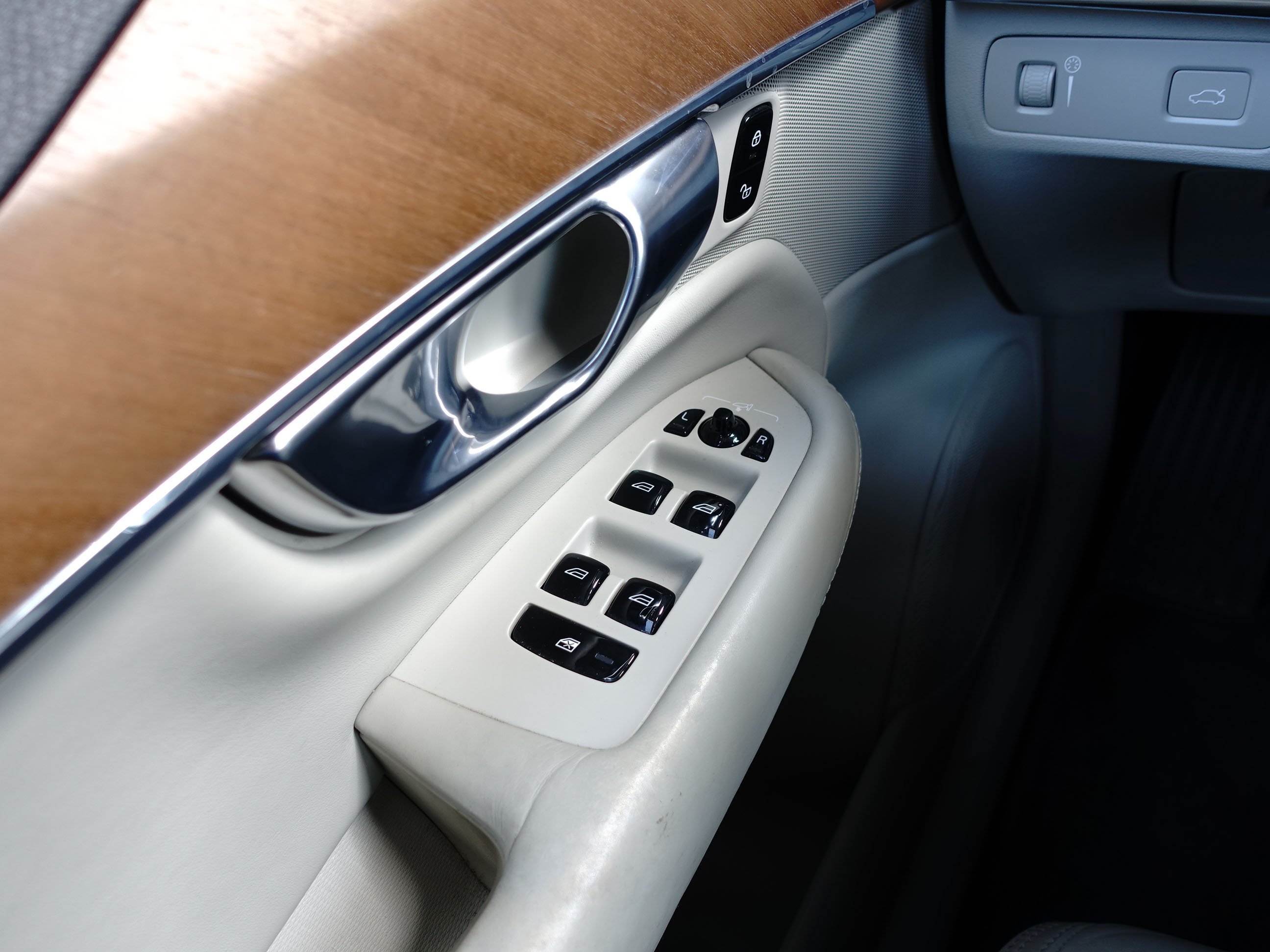 Volvo XC90, 2017 - pohled č. 26