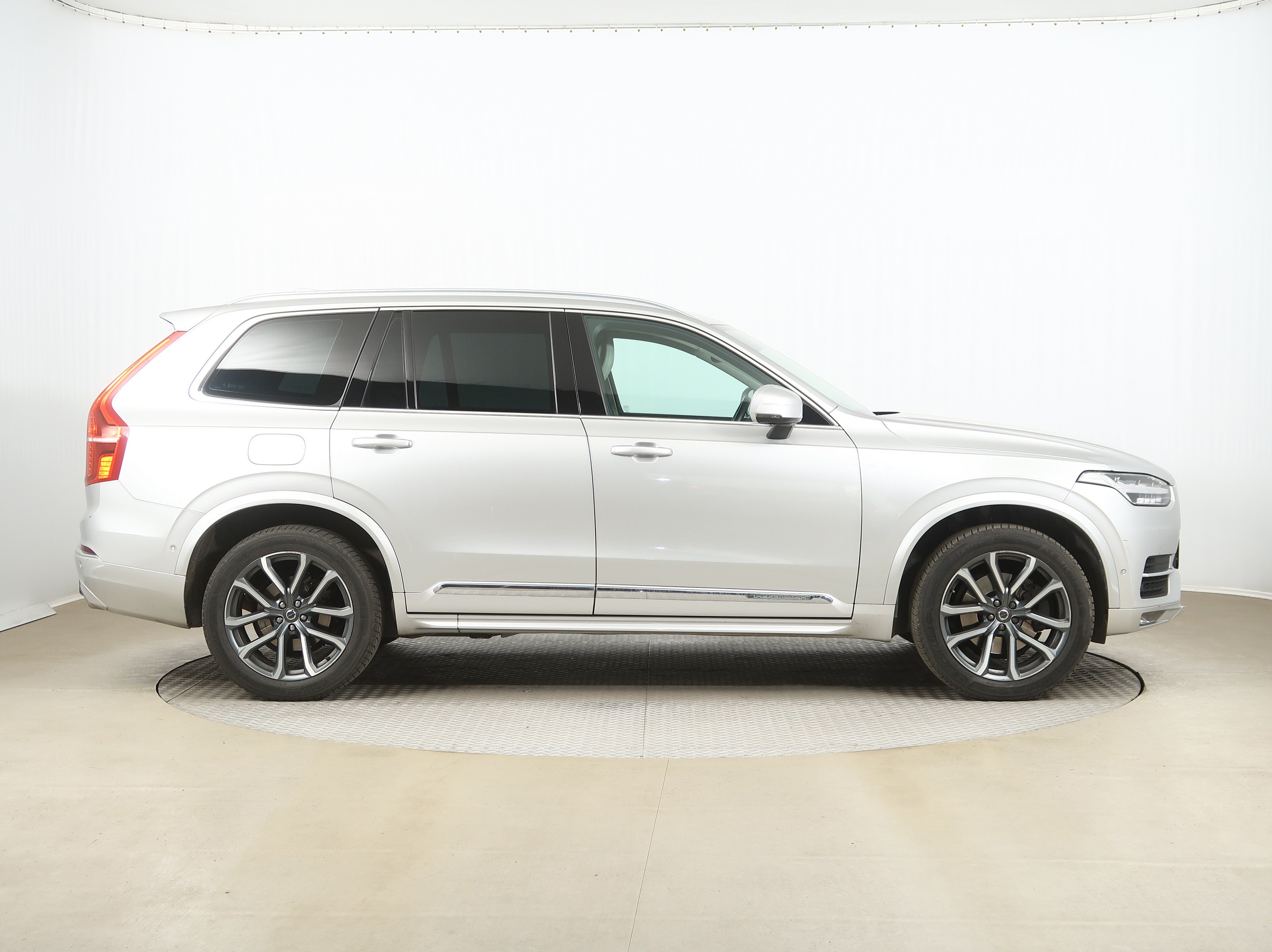 Volvo XC90, 2017 - pohled č. 8