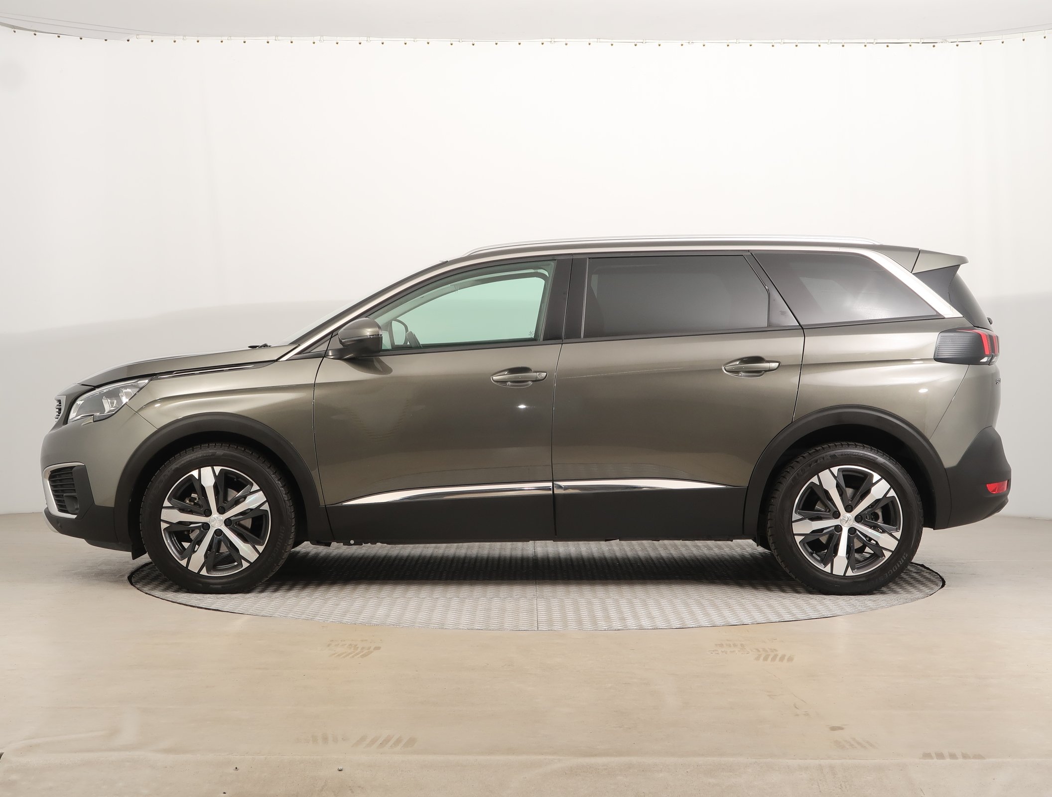 Peugeot 5008, 2019 - pohled č. 4