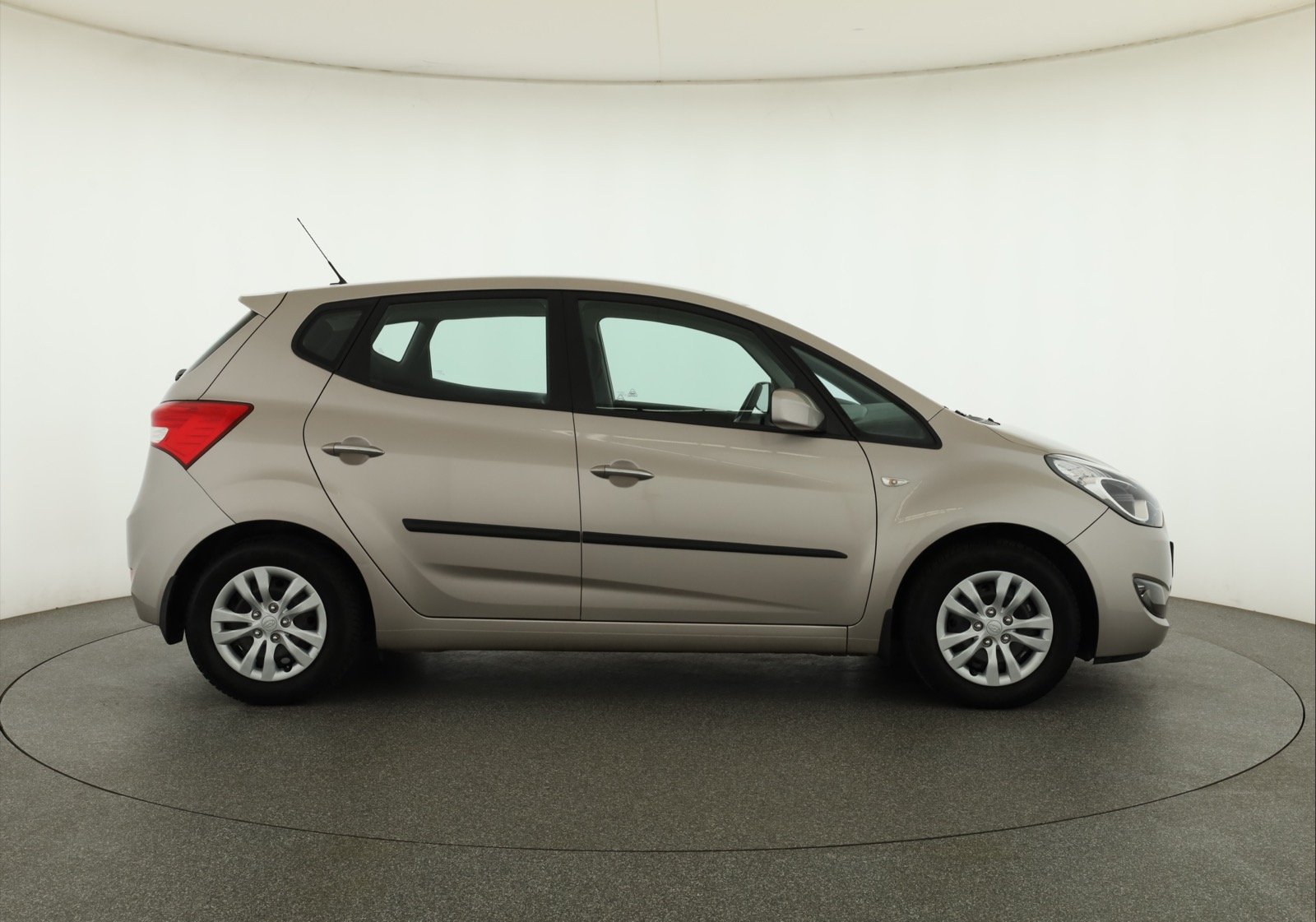 Hyundai ix20, 2018 - pohled č. 8