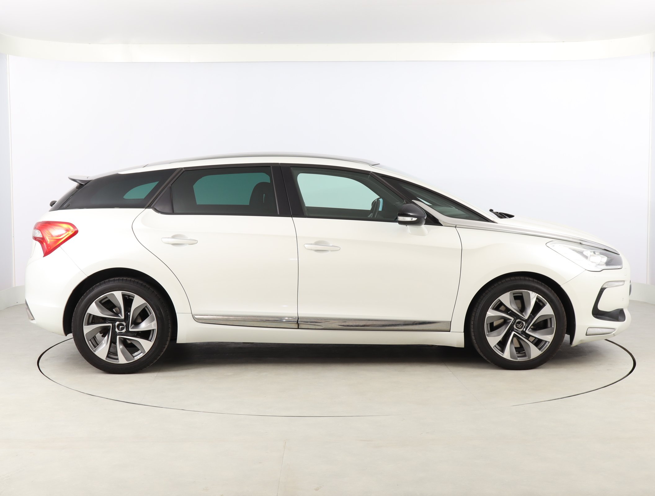 Citroën DS5, 2015 - pohled č. 8